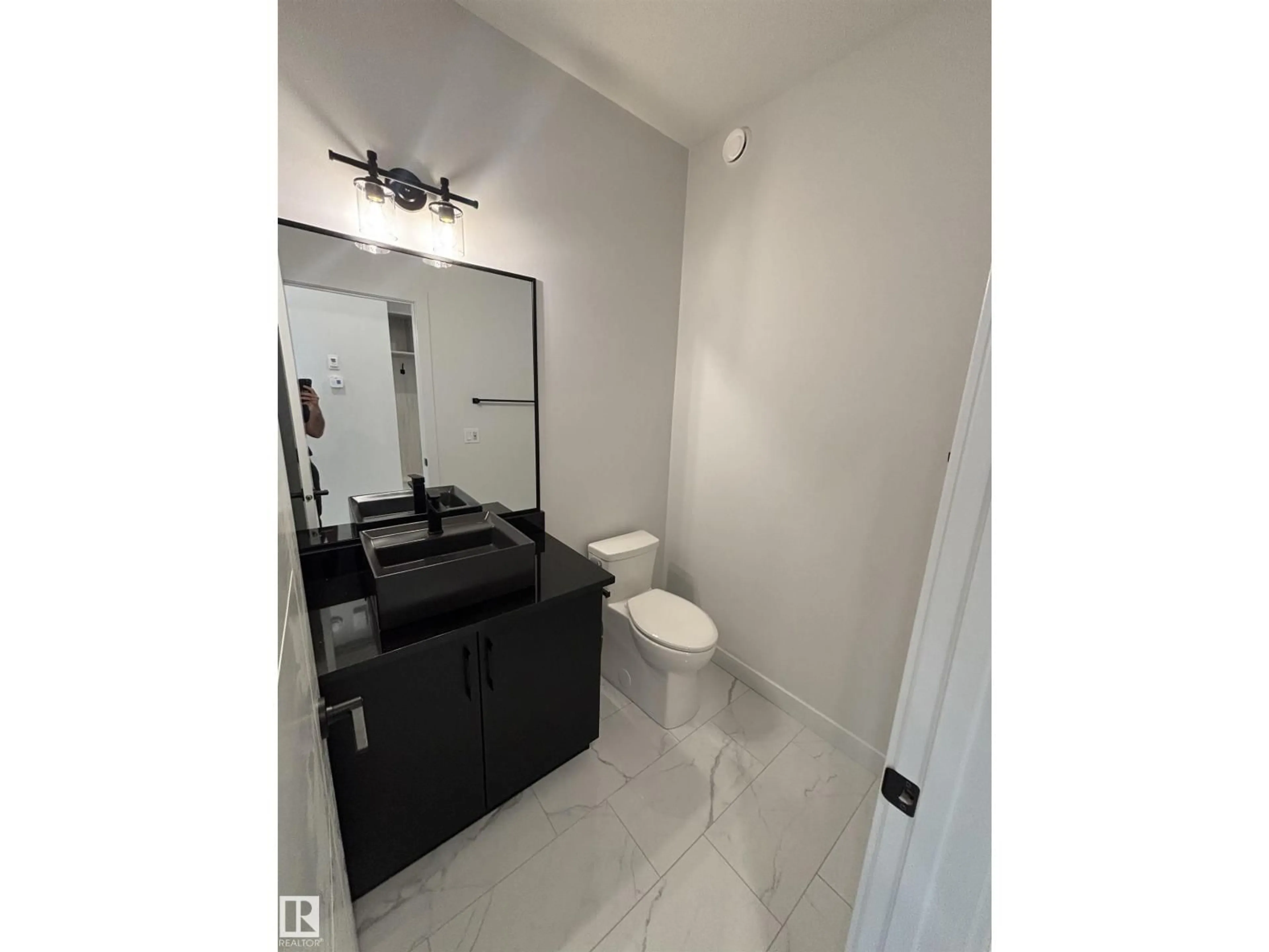 A pic of a room for 1061 GOLDFINCH WY, Edmonton Alberta T5S0R2