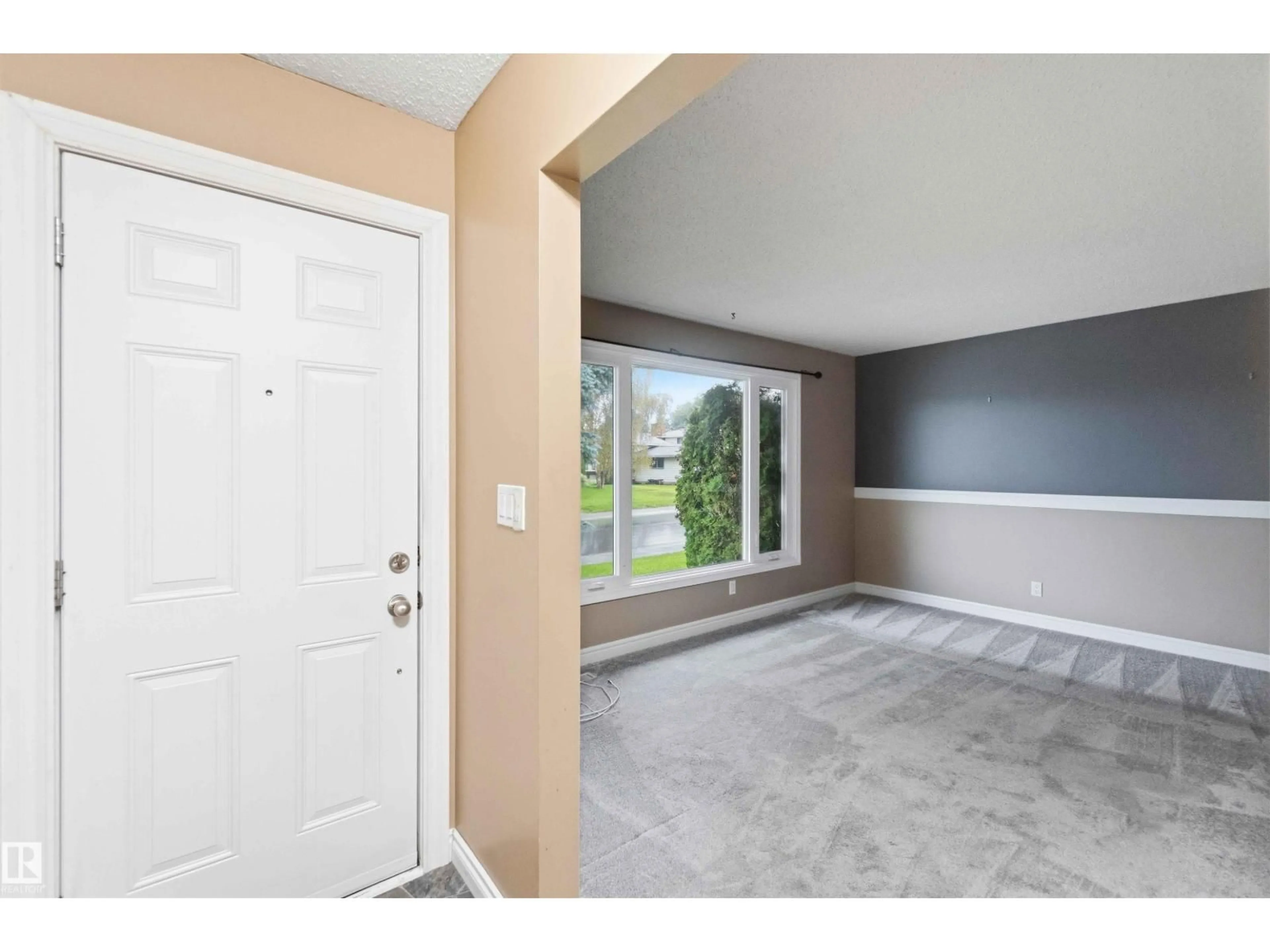 Indoor entryway for NW - 17303 107 ST, Edmonton Alberta T5H3H5