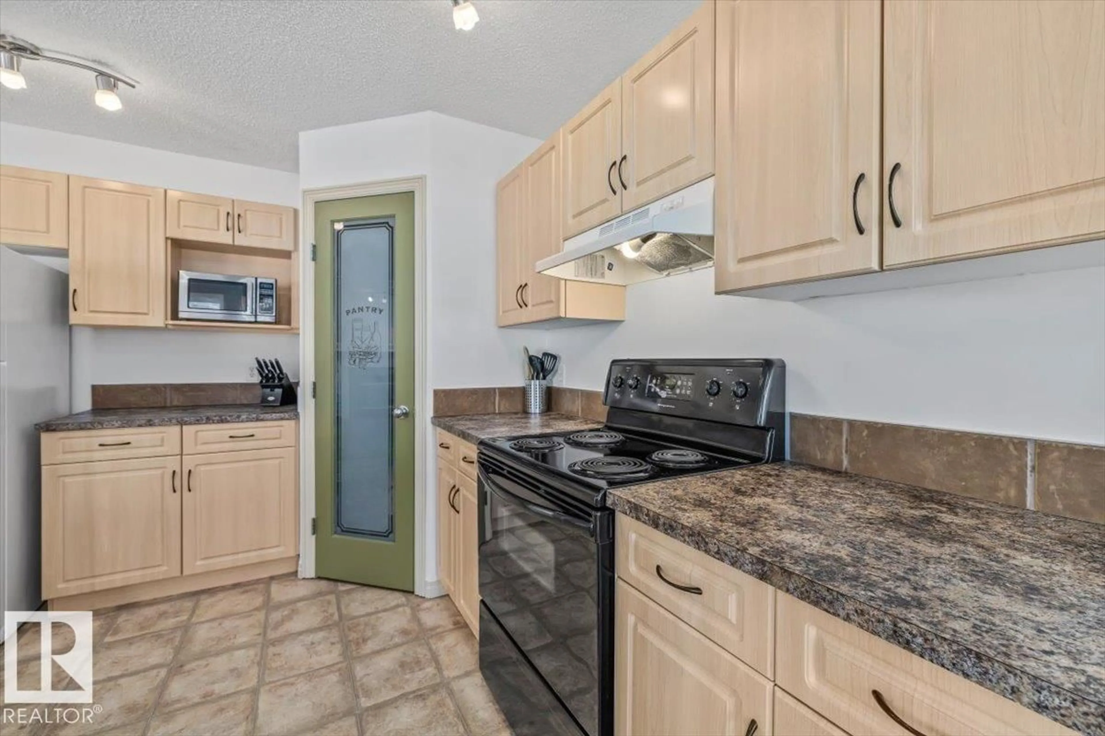 Standard kitchen, unknown for 8509 7 AV, Edmonton Alberta T6X1J2
