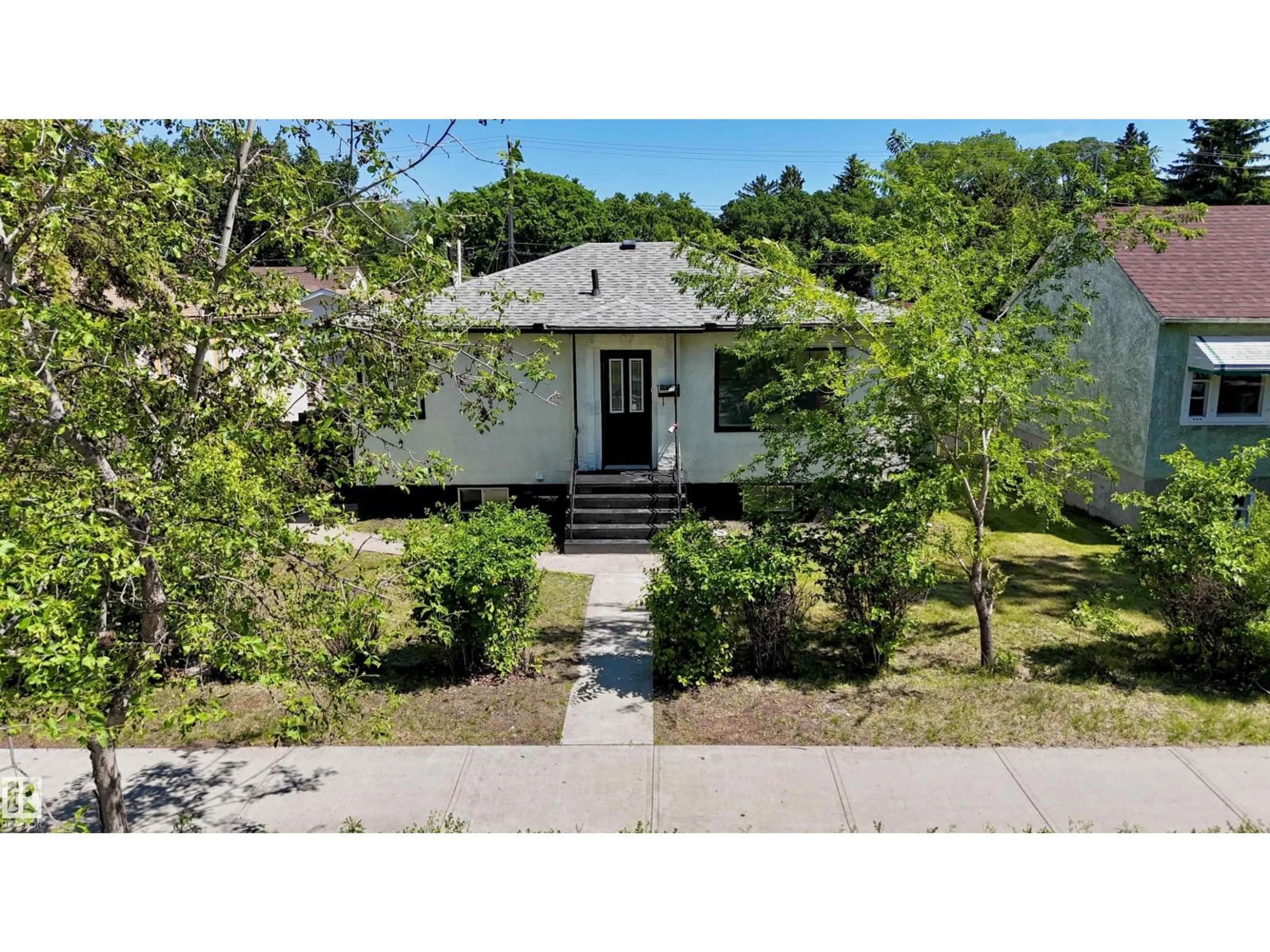 A pic from outside/outdoor area/front of a property/back of a property/a pic from drone, street for NW - 11927 68 ST, Edmonton Alberta T5B1P8