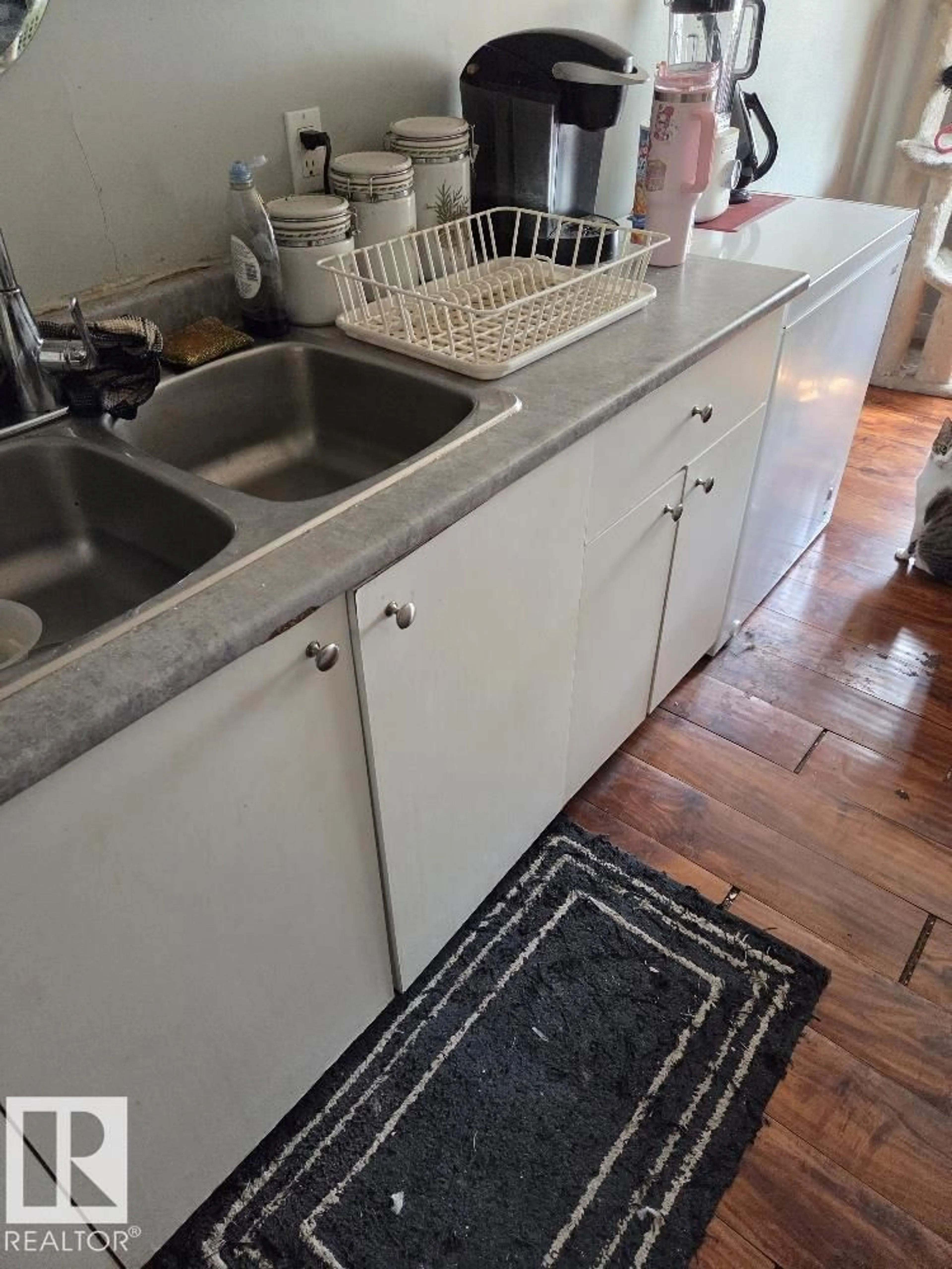 Standard kitchen, unknown for 125 CORNELL CT, Edmonton Alberta T5C3C3
