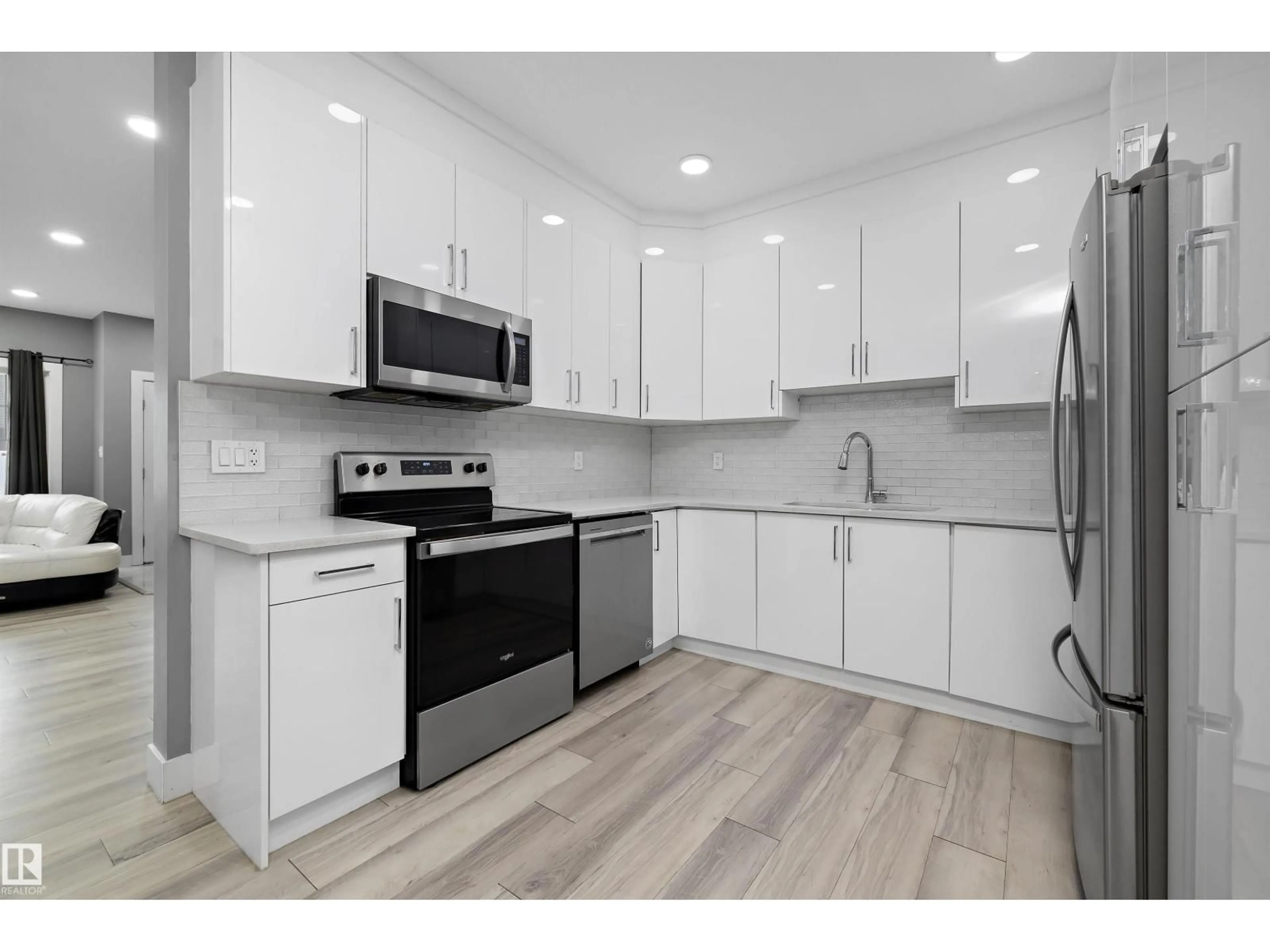 Standard kitchen, unknown for 6084 179 AV, Edmonton Alberta T5Y3X1