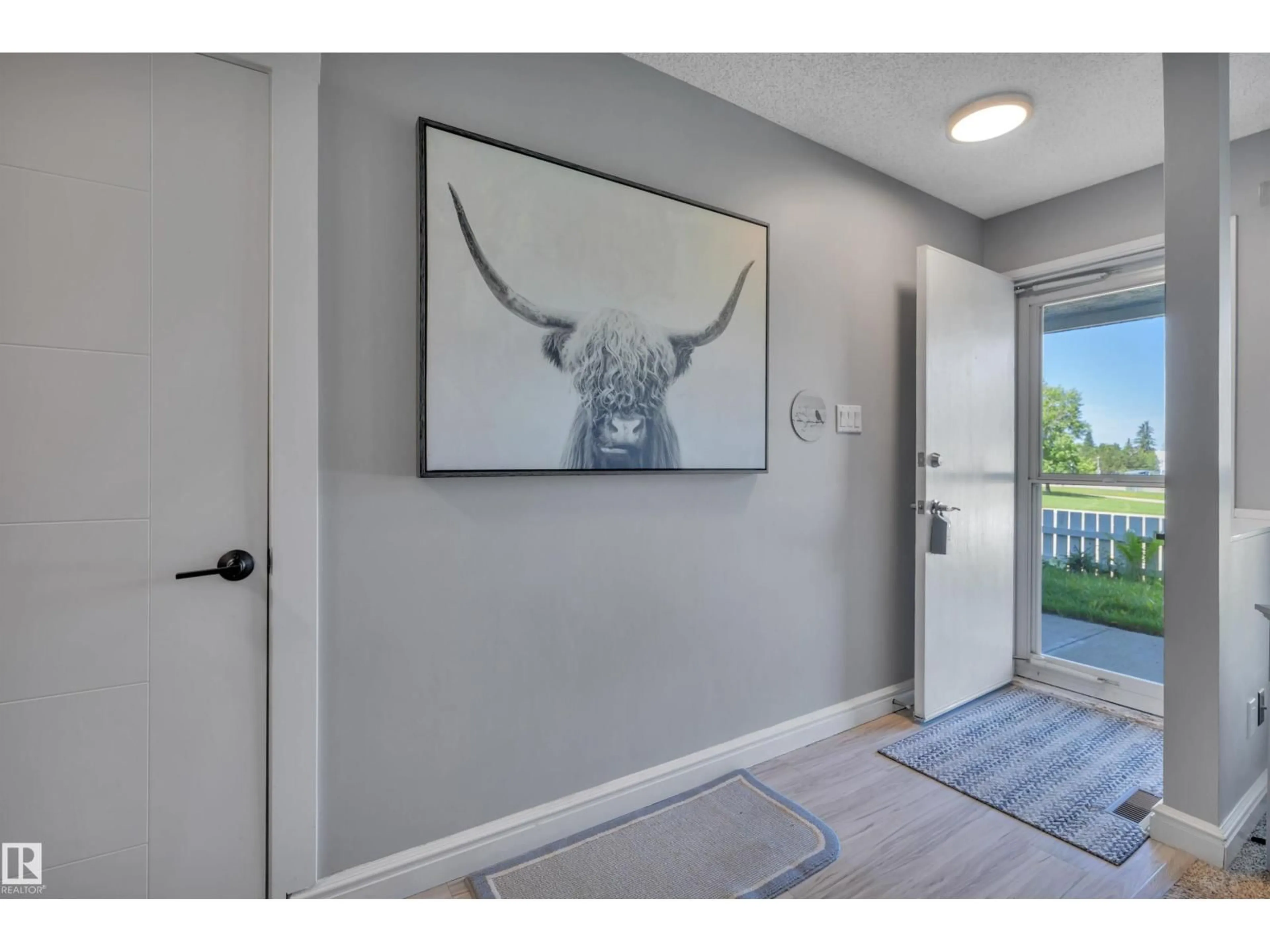 Indoor entryway for 165 2703 79 ST NW, Edmonton Alberta T6K3Z6