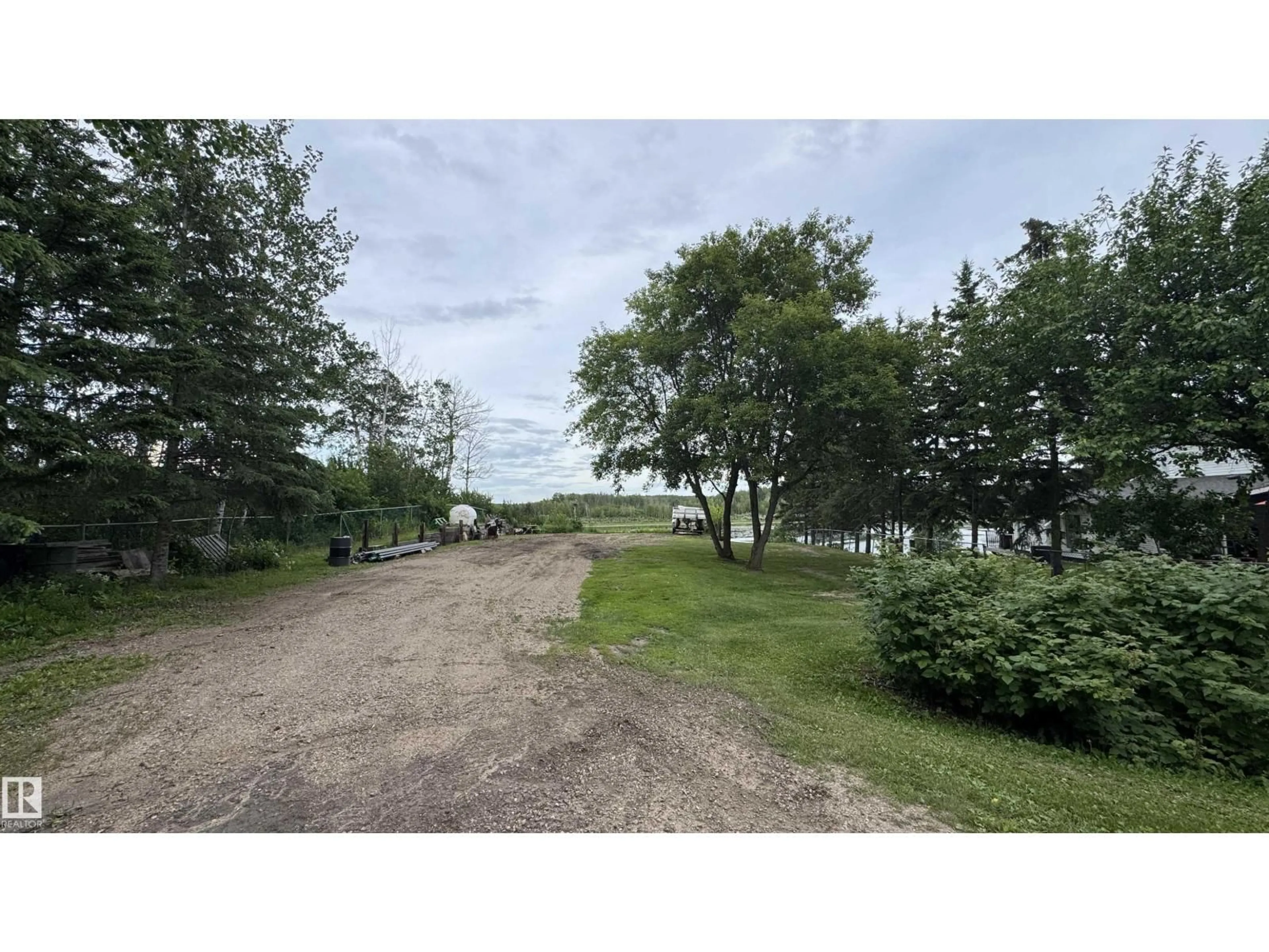 A pic from outside/outdoor area/front of a property/back of a property/a pic from drone, water/lake/river/ocean view for 422 11121 TWP ROAD ROAD, Rural St. Paul County Alberta T0A0C0