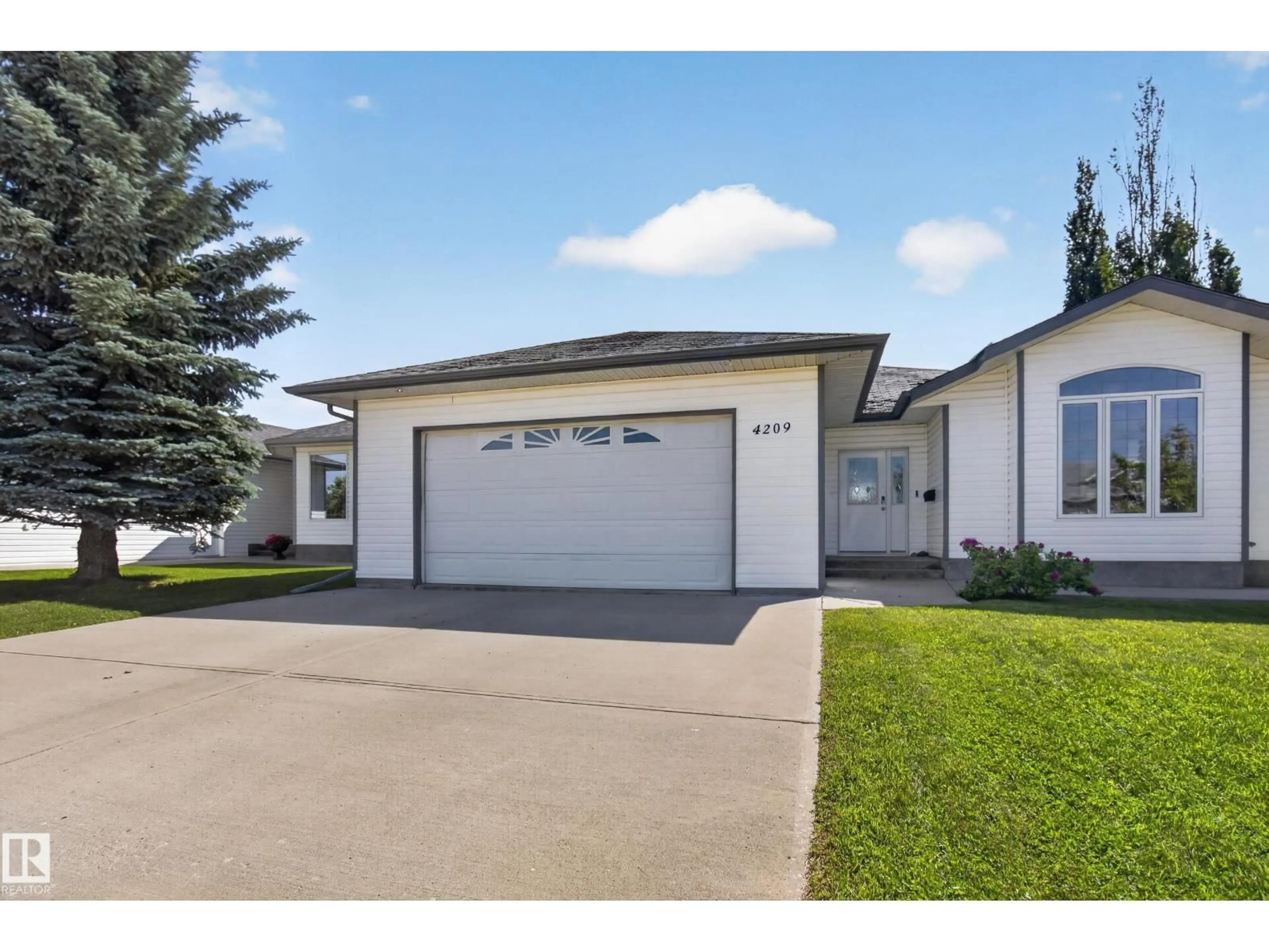 Home with vinyl exterior material, street for 4209 46 ST, Vegreville Alberta T9C1X7
