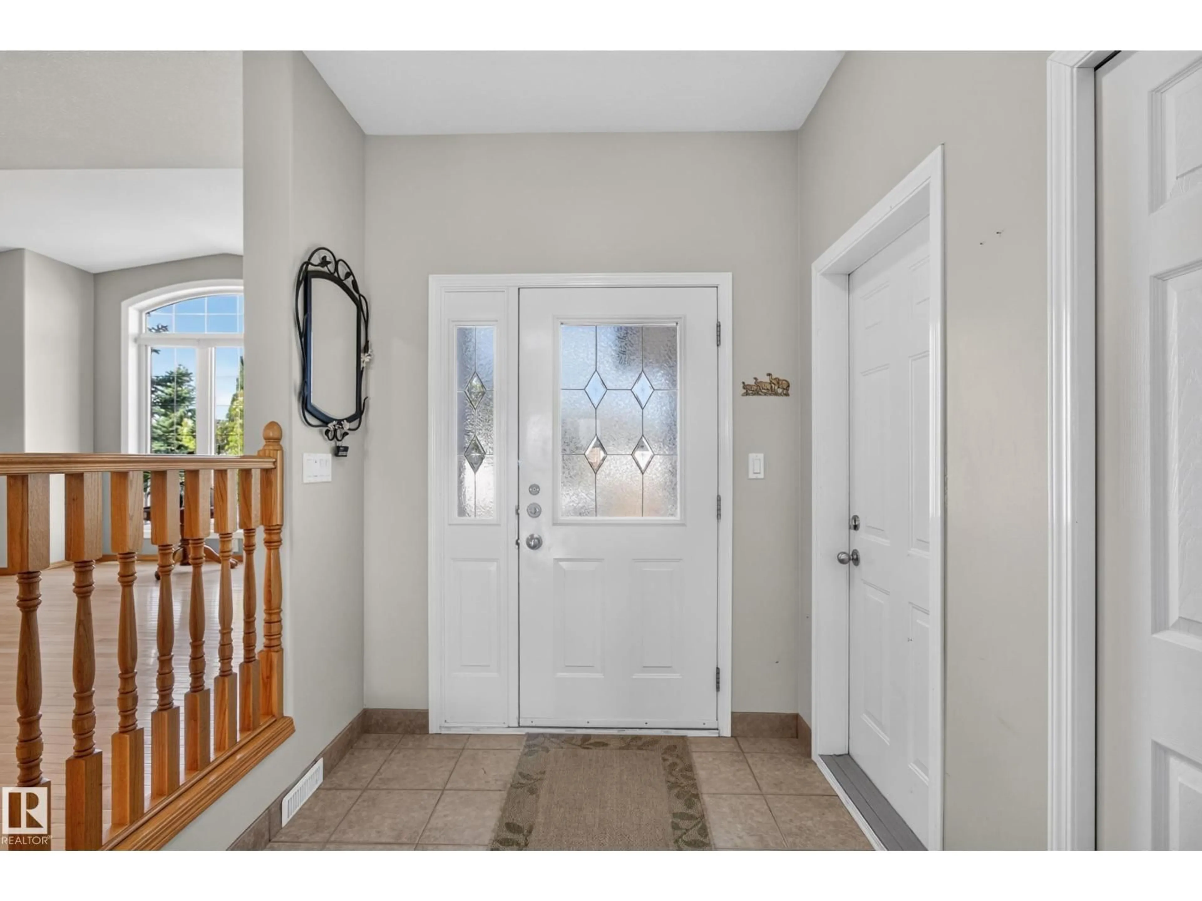Indoor entryway for 4209 46 ST, Vegreville Alberta T9C1X7