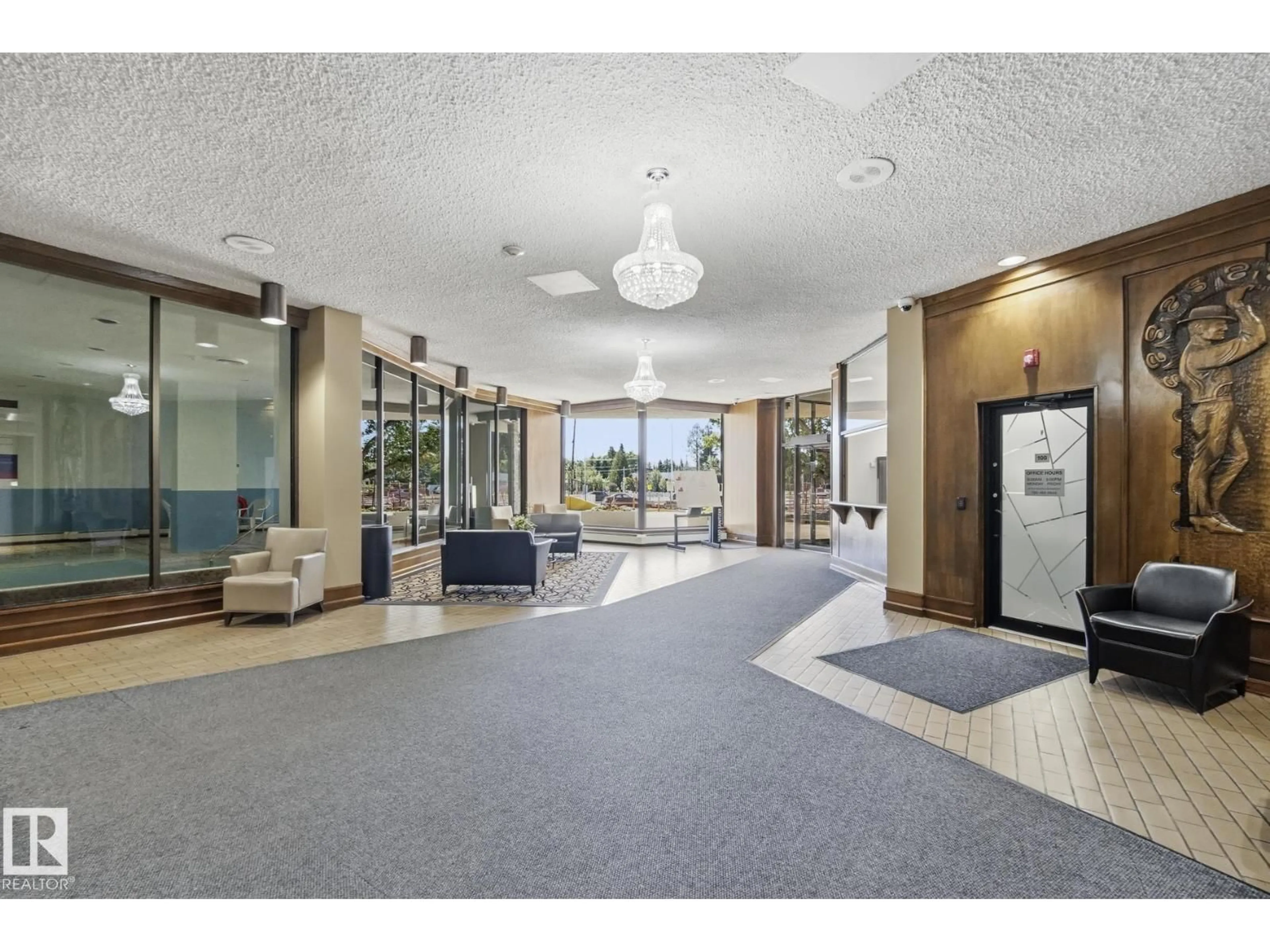 Indoor foyer for 13910 - 612 STONY PLAIN RD, Edmonton Alberta T5N3R2