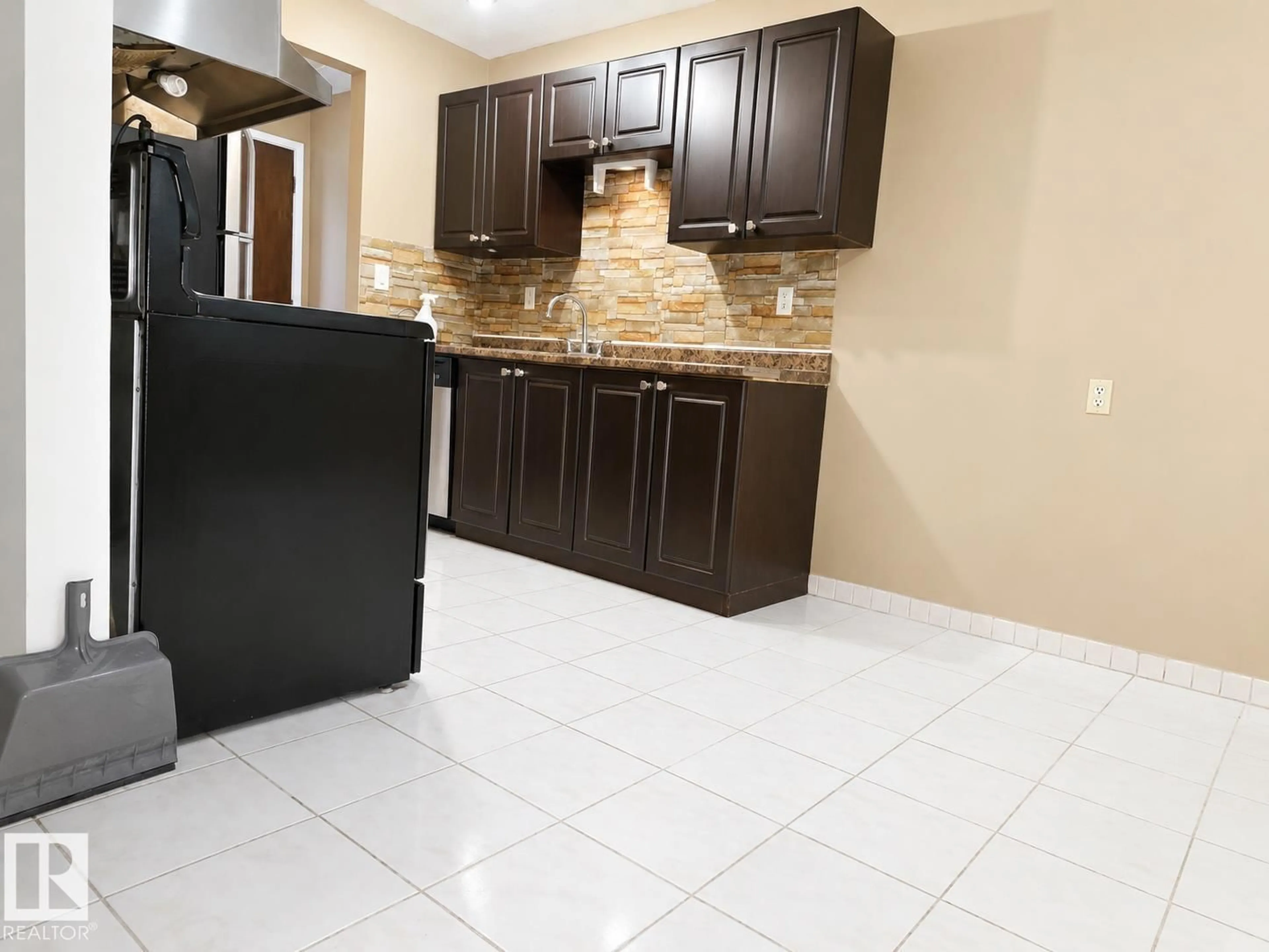 Standard kitchen, ceramic/tile floor for 307 - 11907 81 ST, Edmonton Alberta T5B2S7