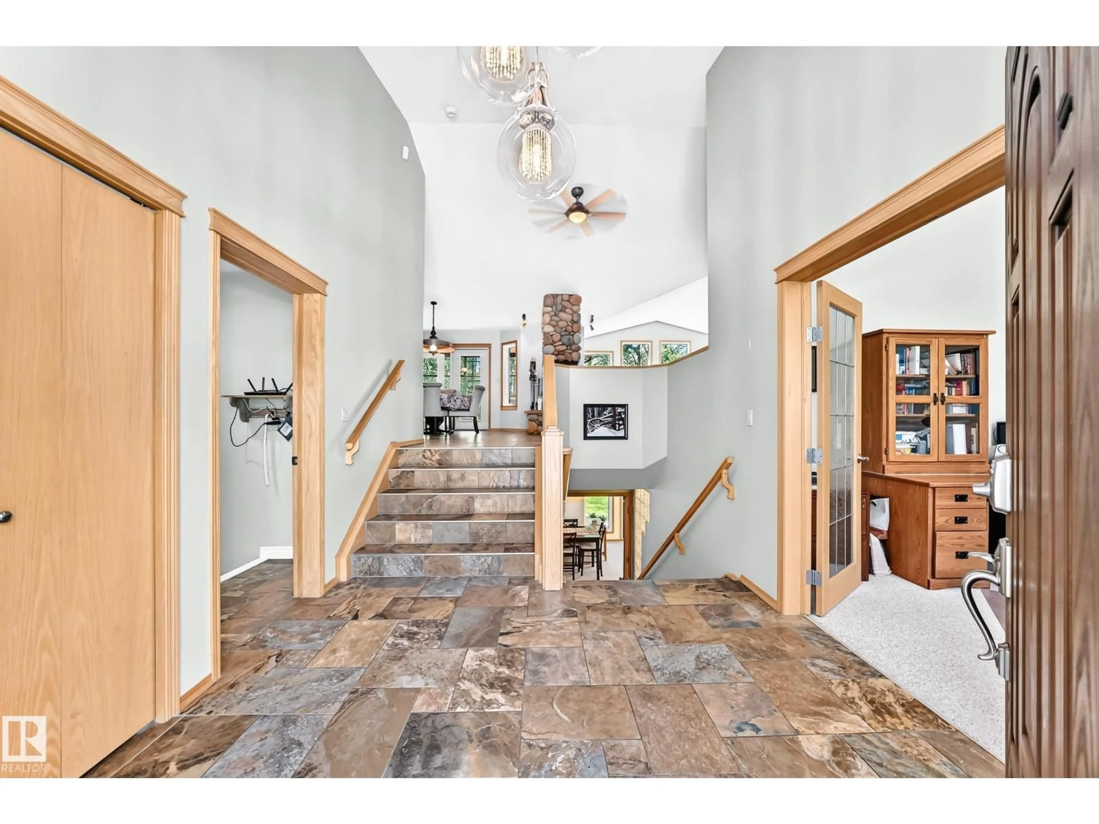 Indoor entryway for 133 52465 RGE ROAD 213, Rural Strathcona County Alberta T8G2E8