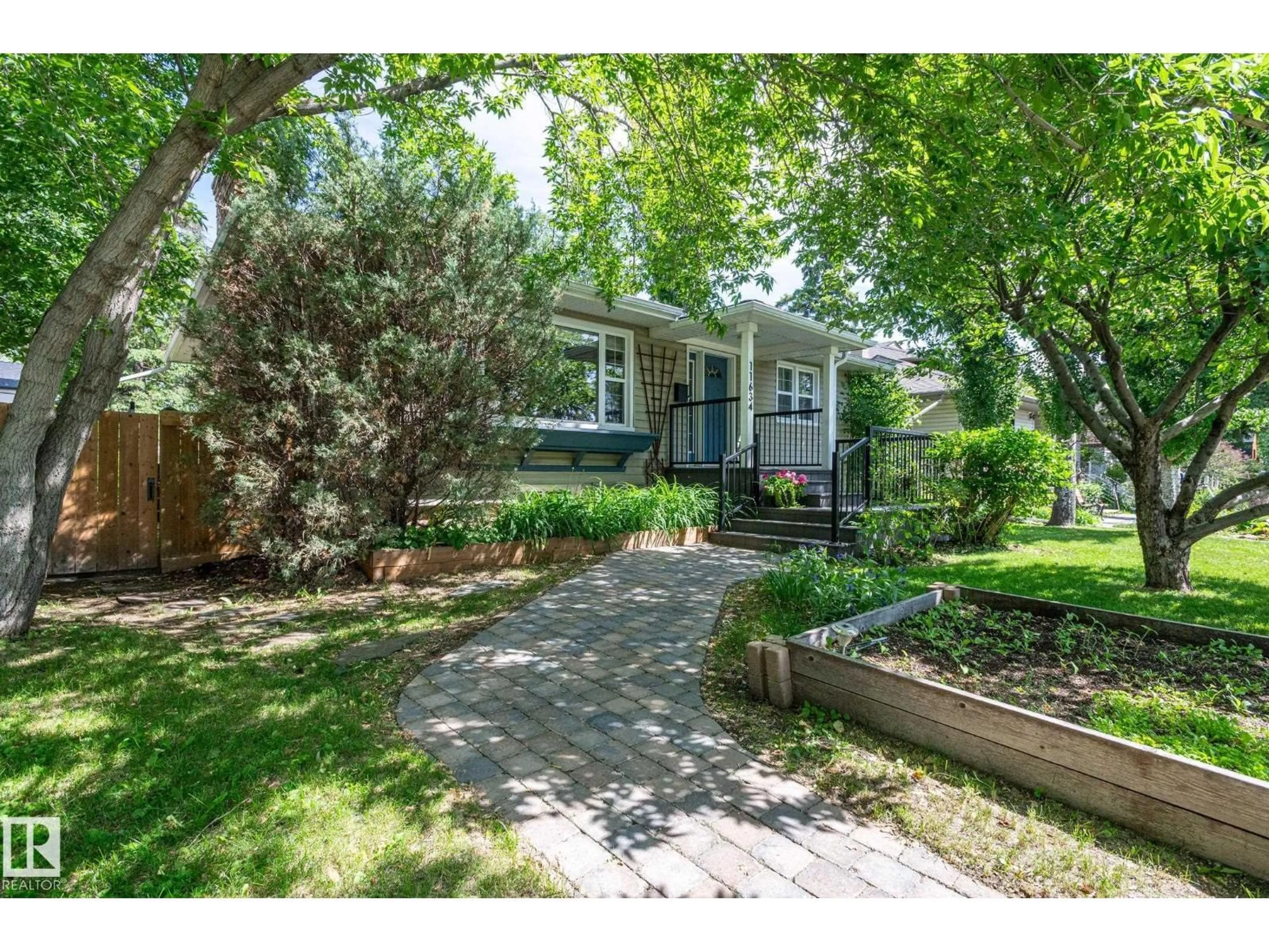 A pic from outside/outdoor area/front of a property/back of a property/a pic from drone, street for NW - 11634 74 AV, Edmonton Alberta T6G0G2