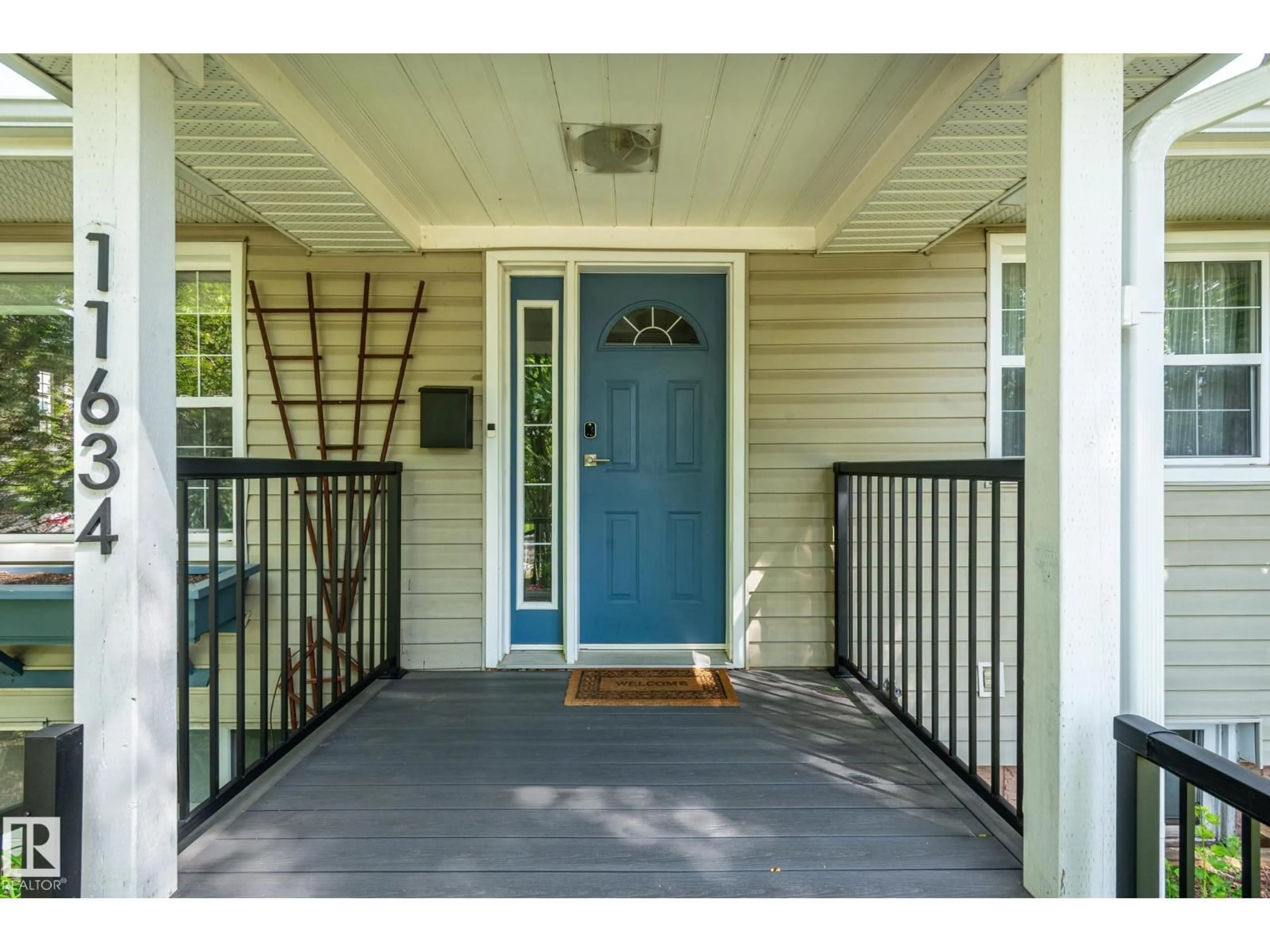 Indoor entryway for NW - 11634 74 AV, Edmonton Alberta T6G0G2