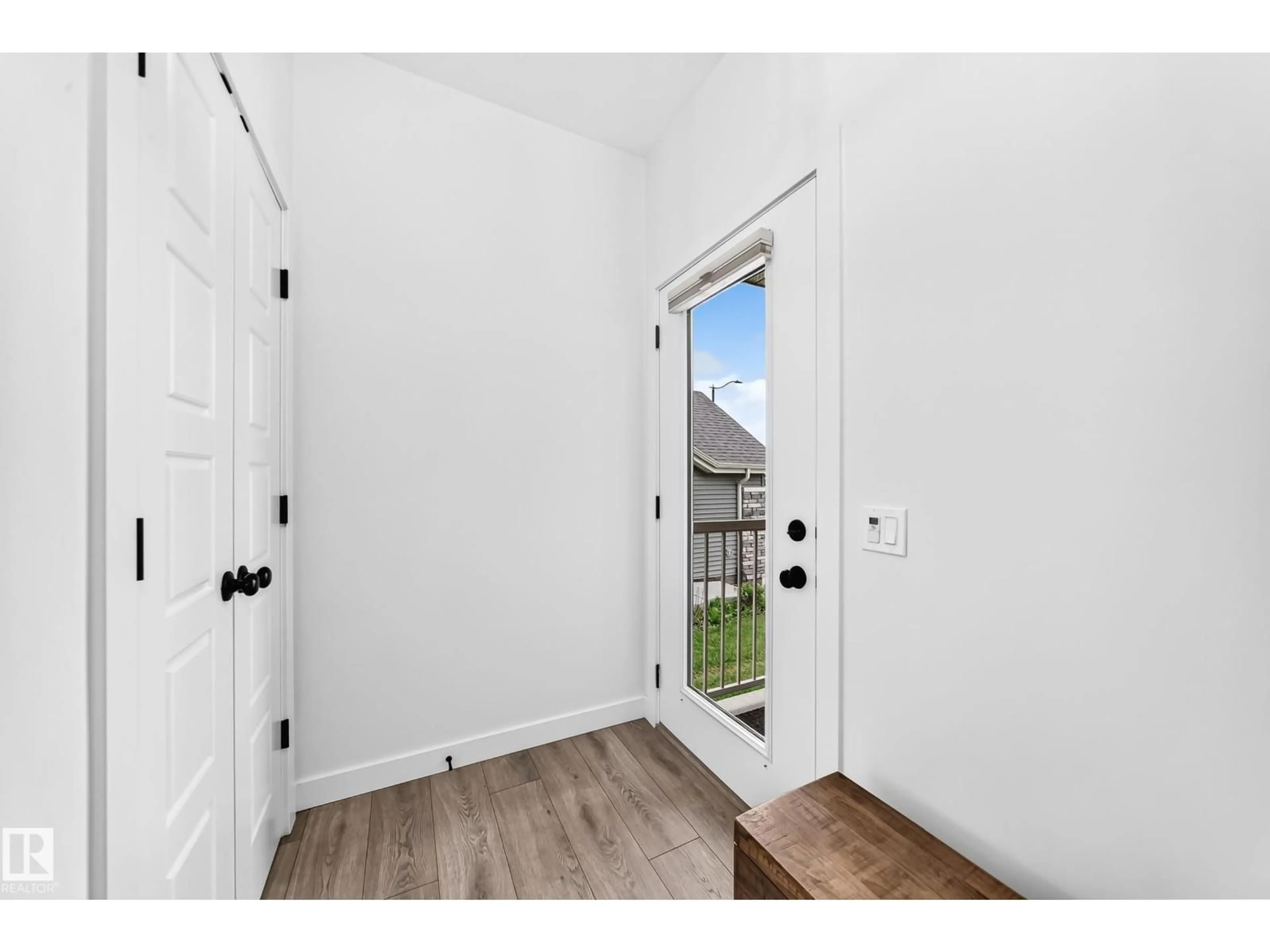 Indoor entryway for 62 JUNEAU WY, St. Albert Alberta T8N7N8