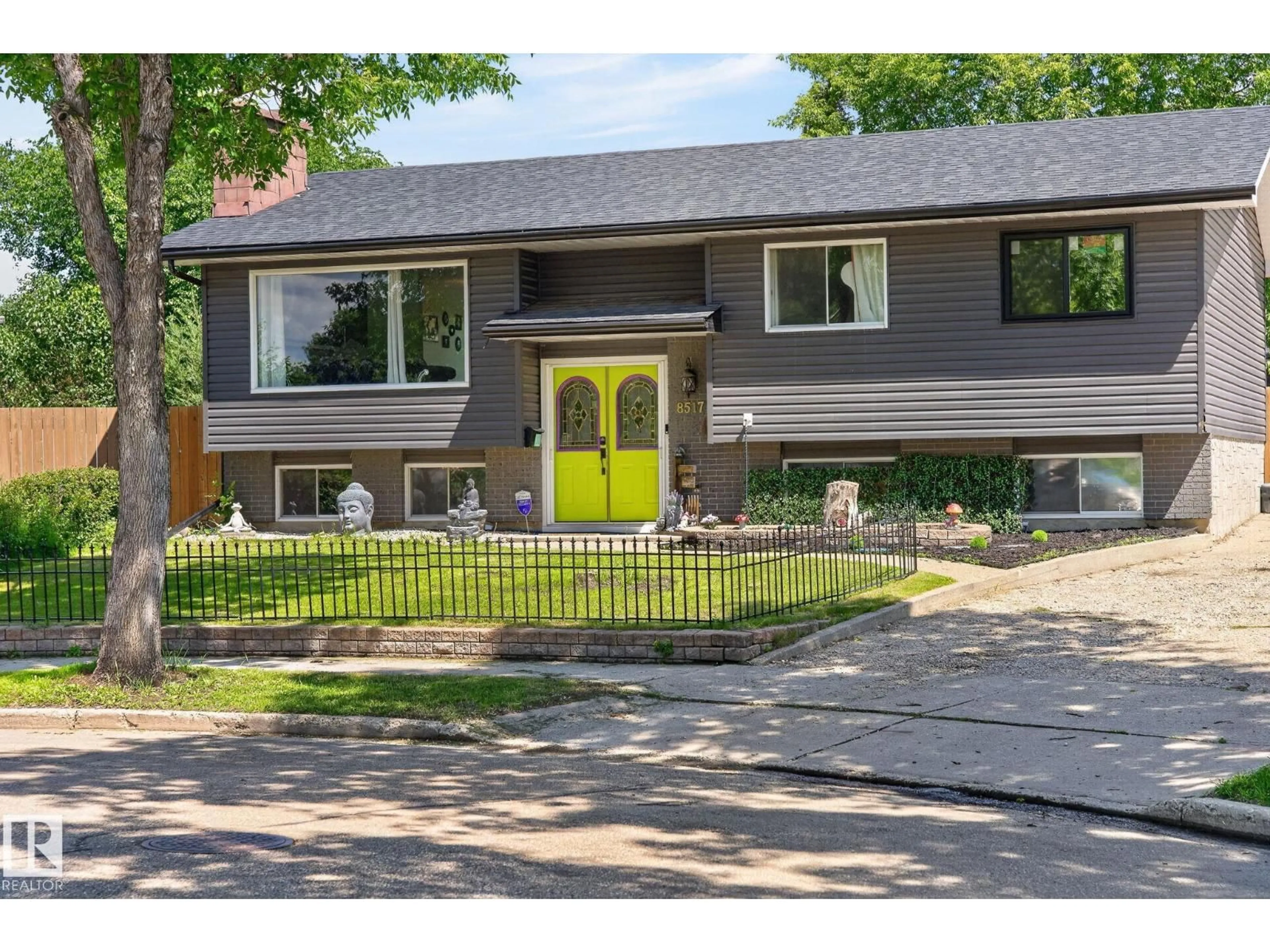 Home with vinyl exterior material, street for 8517 95 B AV, Fort Saskatchewan Alberta T8L2V7