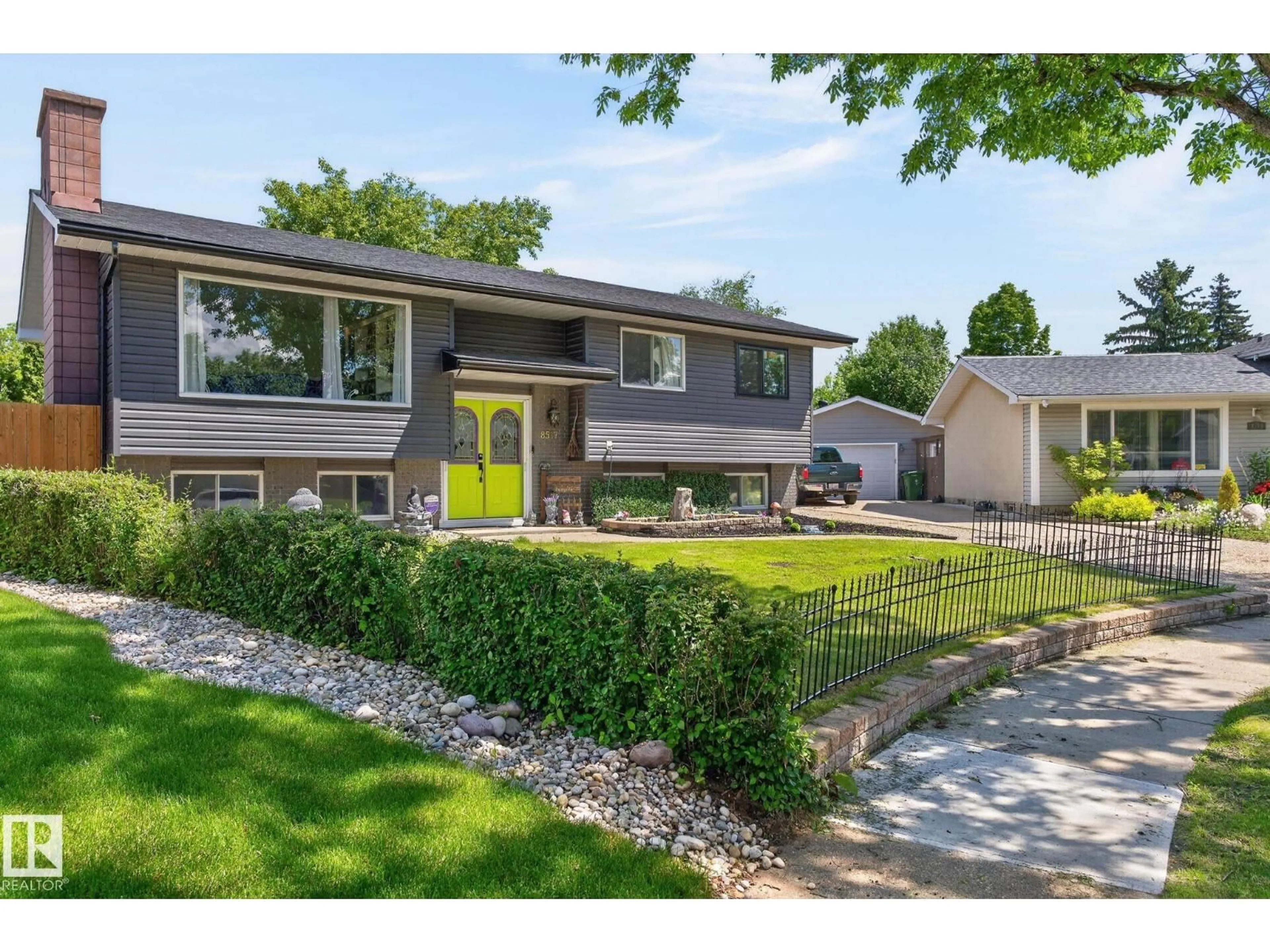 Home with vinyl exterior material, street for 8517 95 B AV, Fort Saskatchewan Alberta T8L2V7