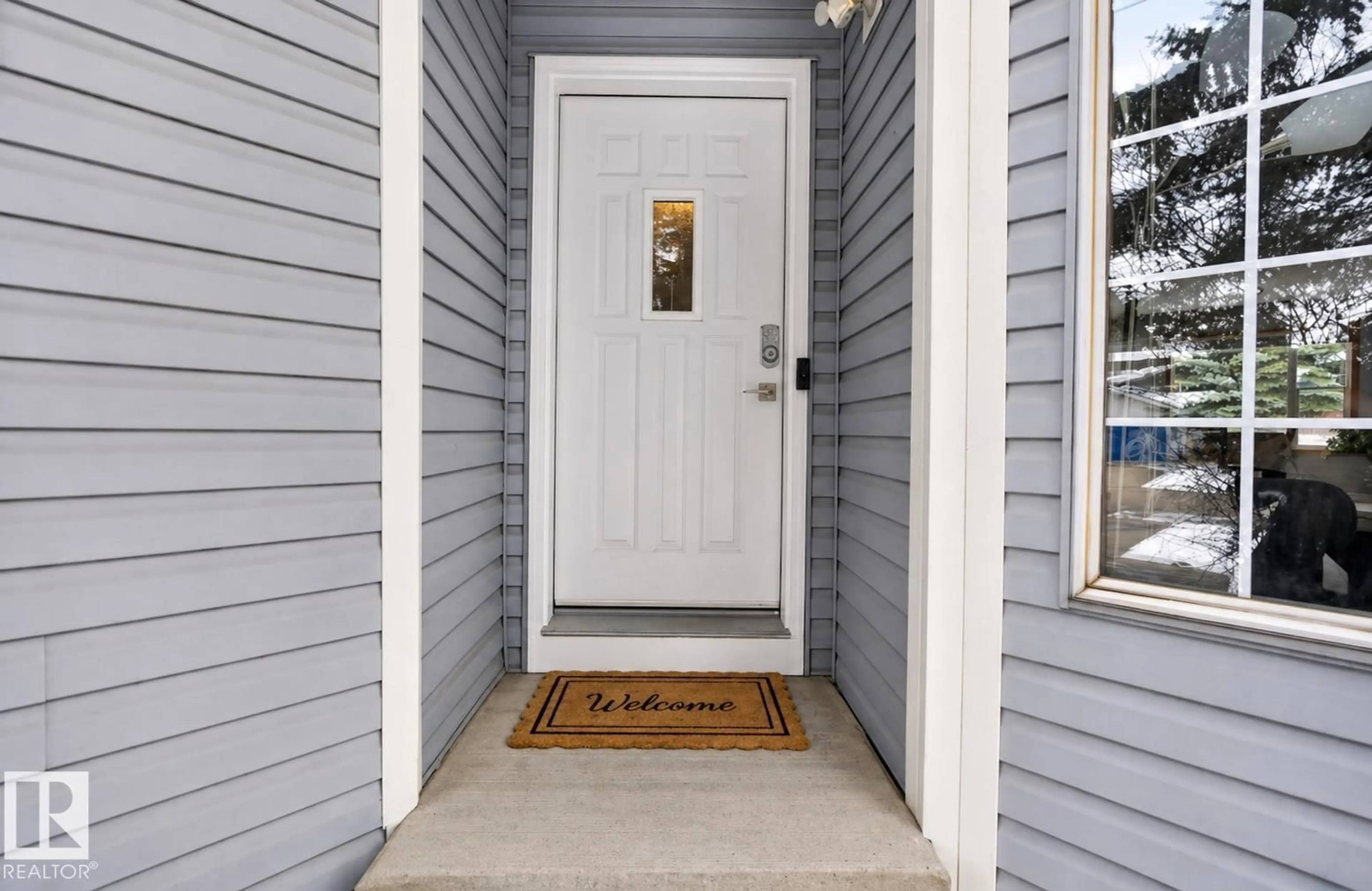 Indoor entryway for 874 RYAN PL, Edmonton Alberta T6R2N1