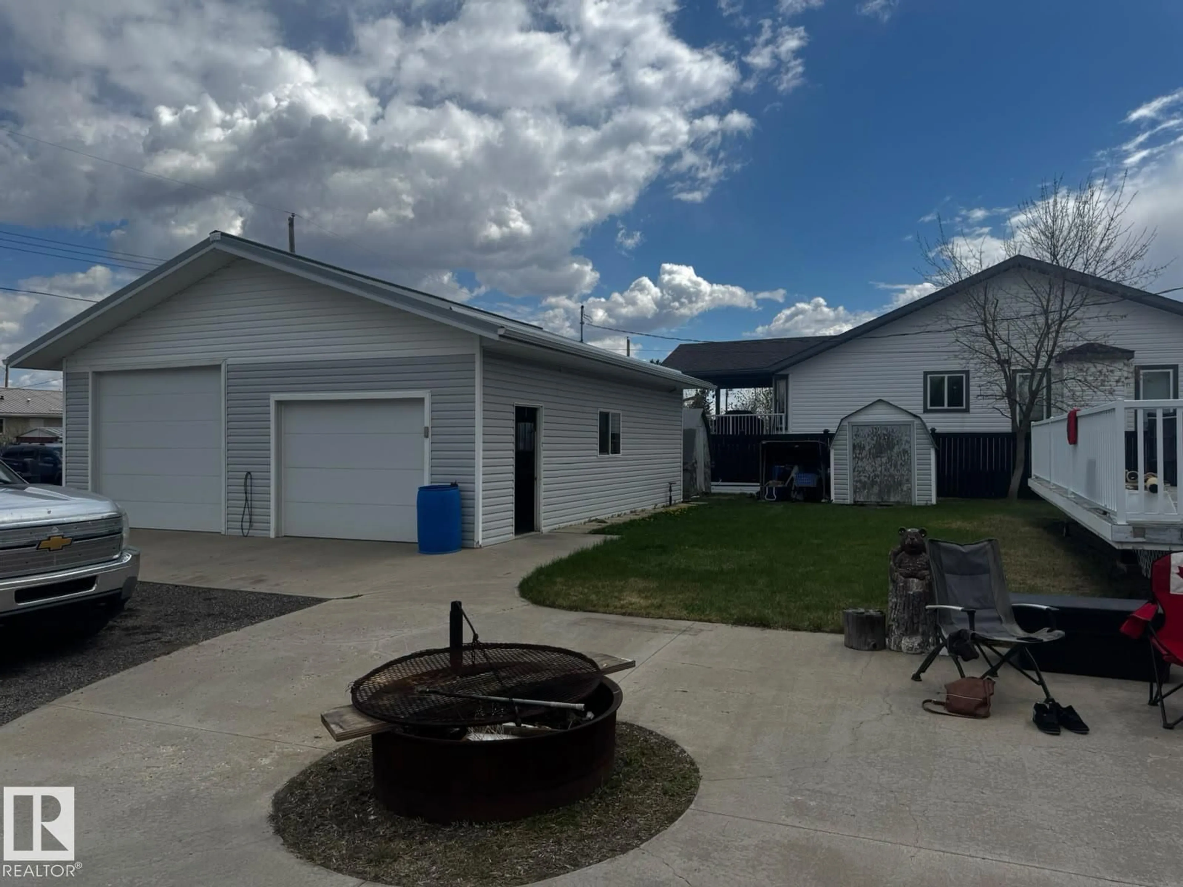 A pic from outside/outdoor area/front of a property/back of a property/a pic from drone, street for 4844 47 AV, Chipman Alberta T0B0W0