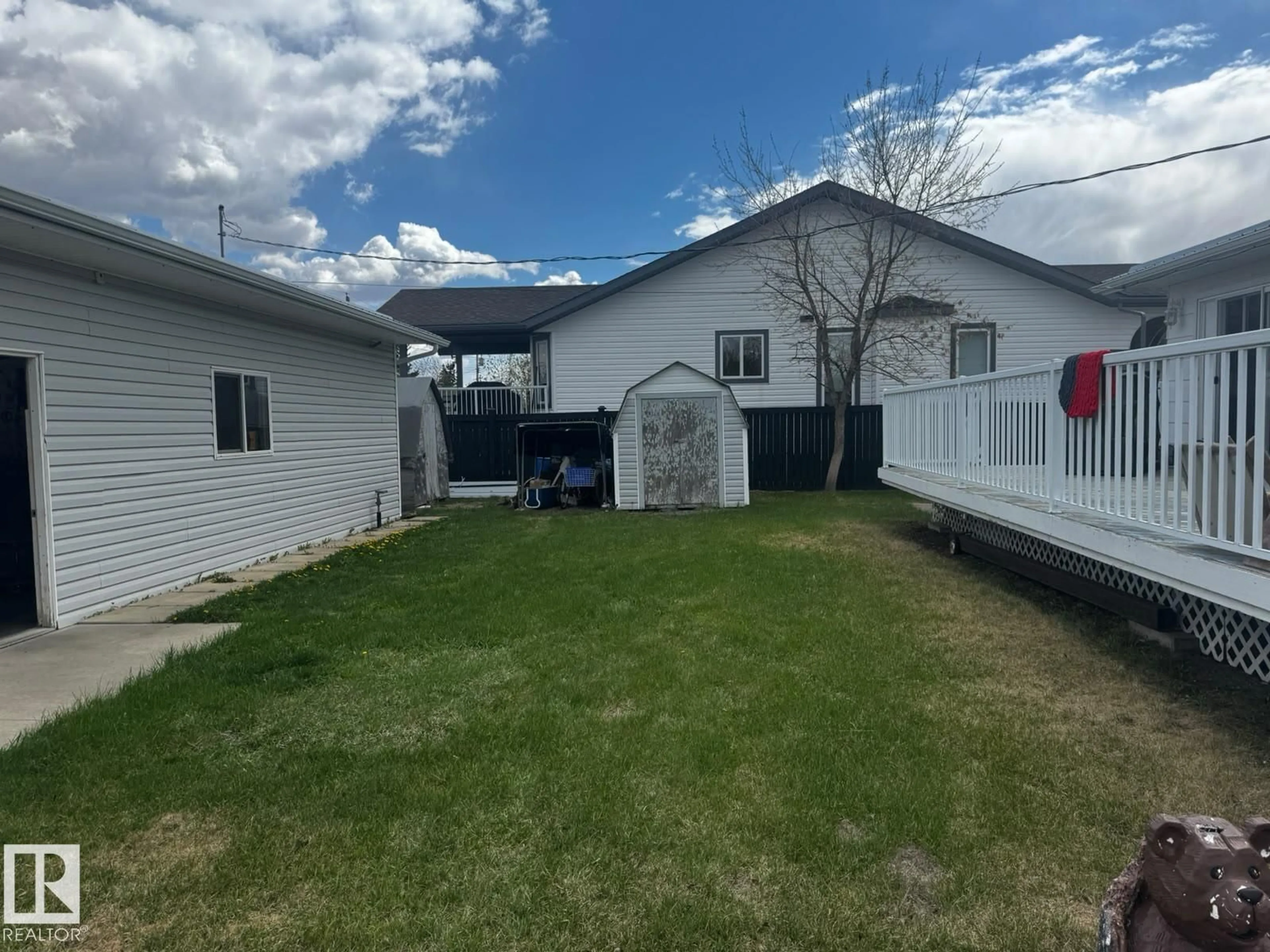 A pic from outside/outdoor area/front of a property/back of a property/a pic from drone, street for 4844 47 AV, Chipman Alberta T0B0W0