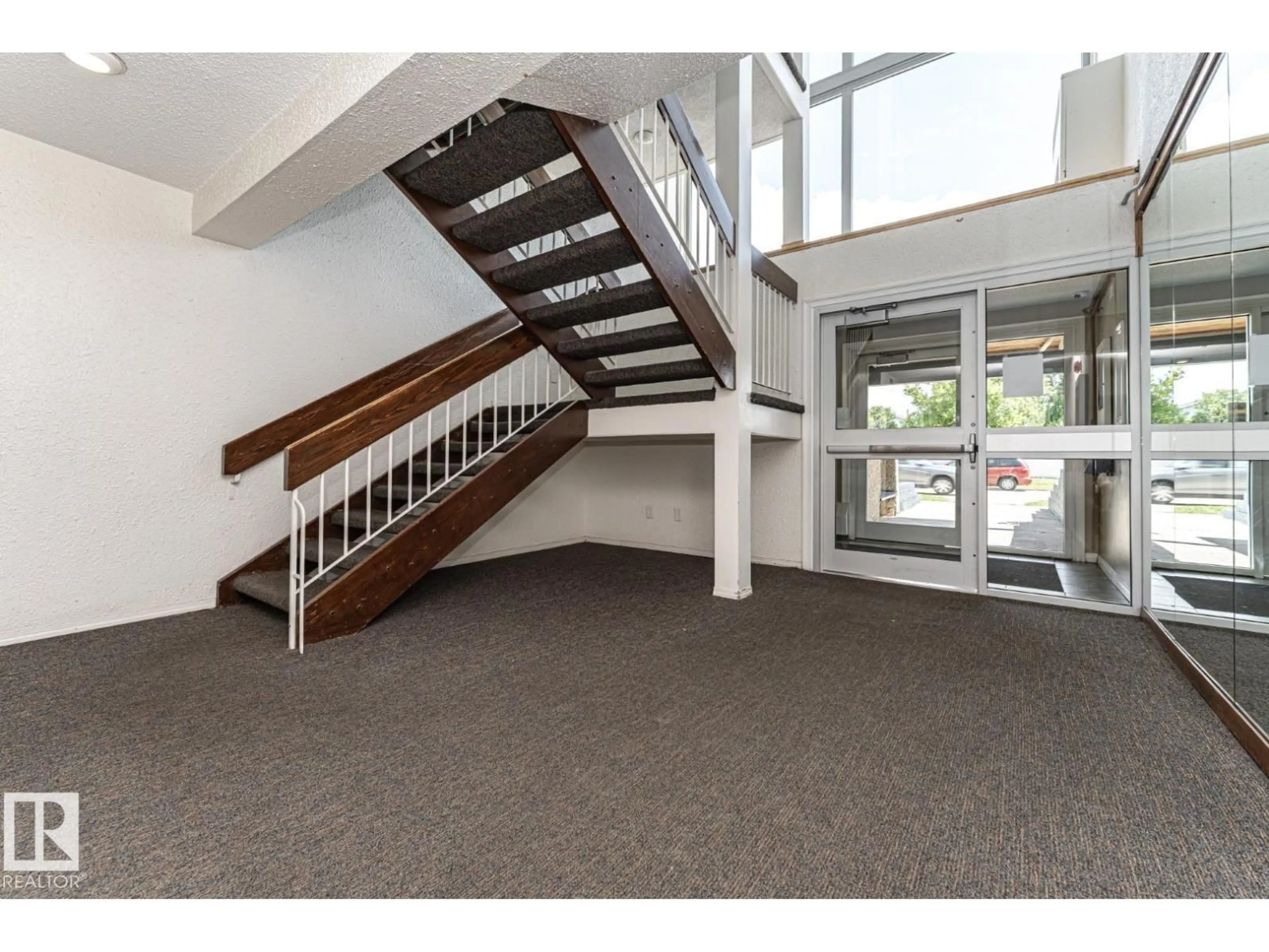 Indoor foyer for #405 - 2620 MILL WOODS RD E, Edmonton Alberta T6L5X6