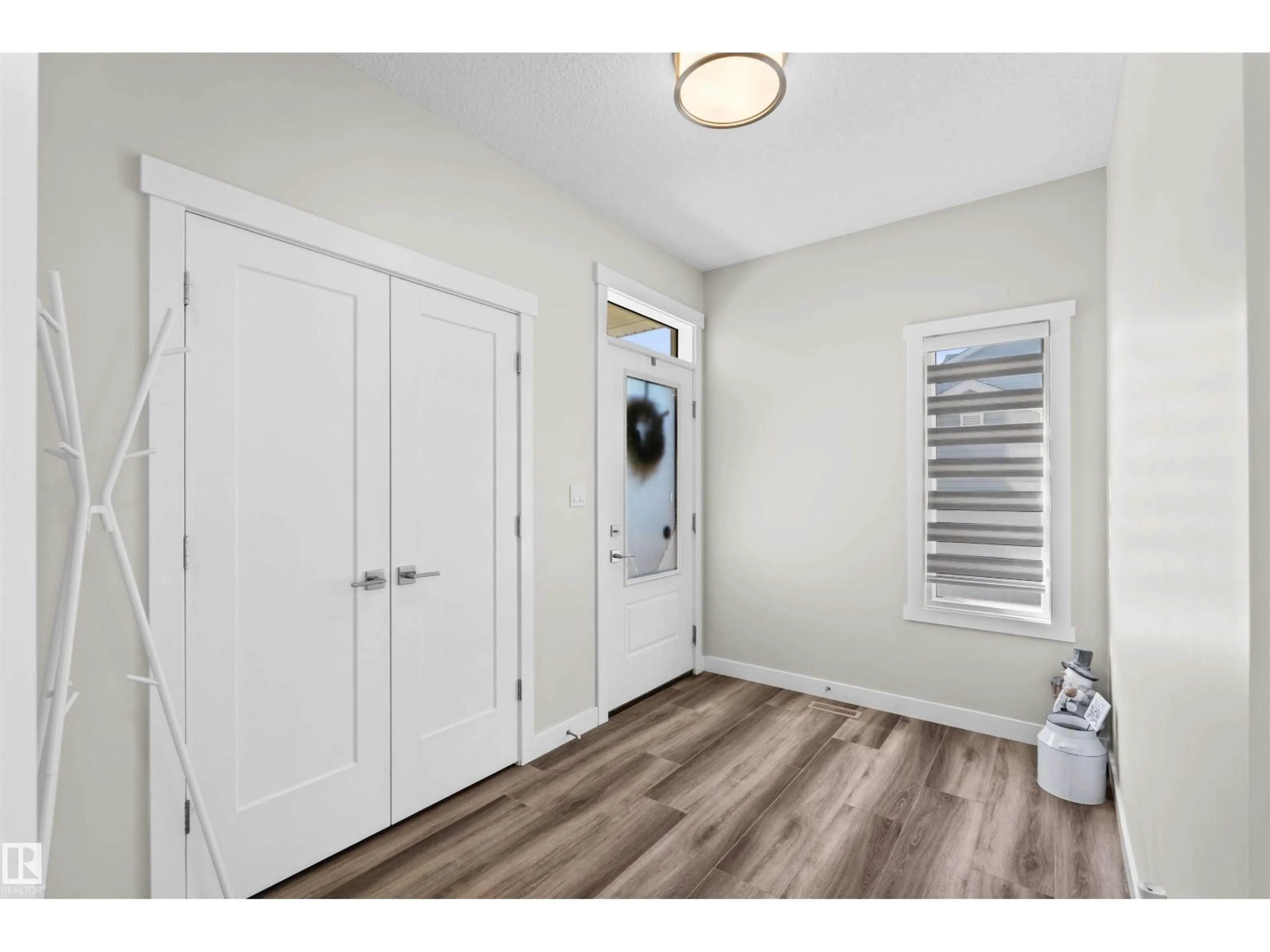 Indoor entryway for 4673 ALWOOD WY, Edmonton Alberta T6W3A3