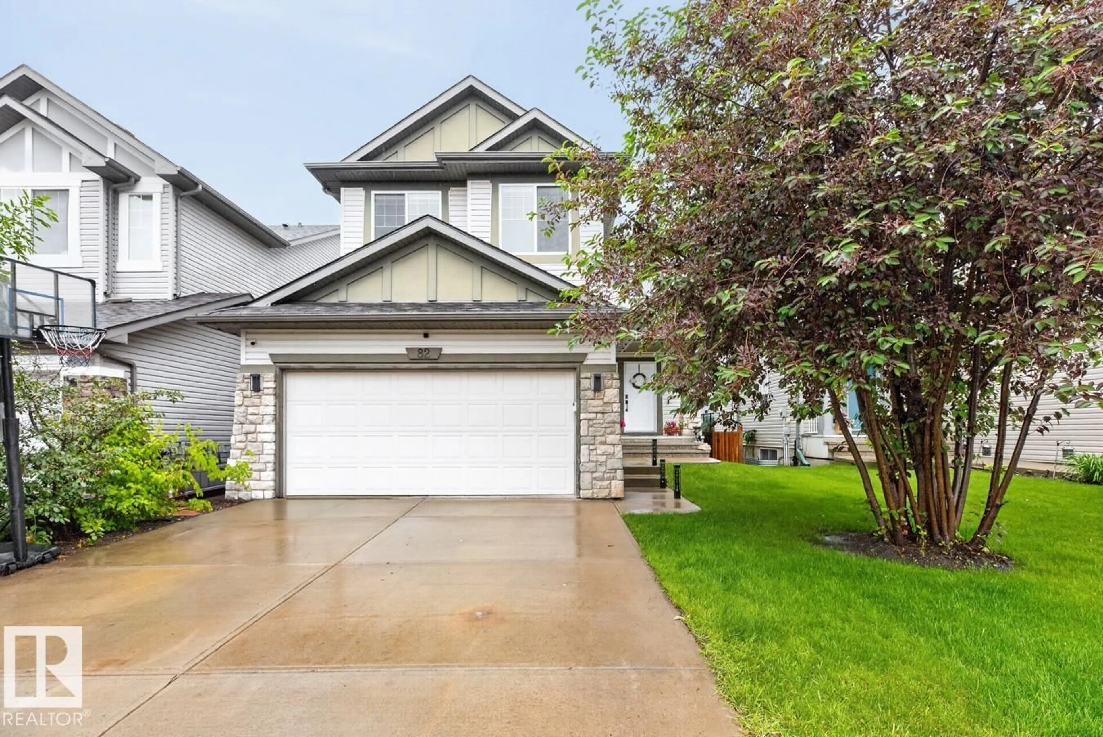 Home with vinyl exterior material, street for 82 CARLYLE CR, Sherwood Park Alberta T8H2T8