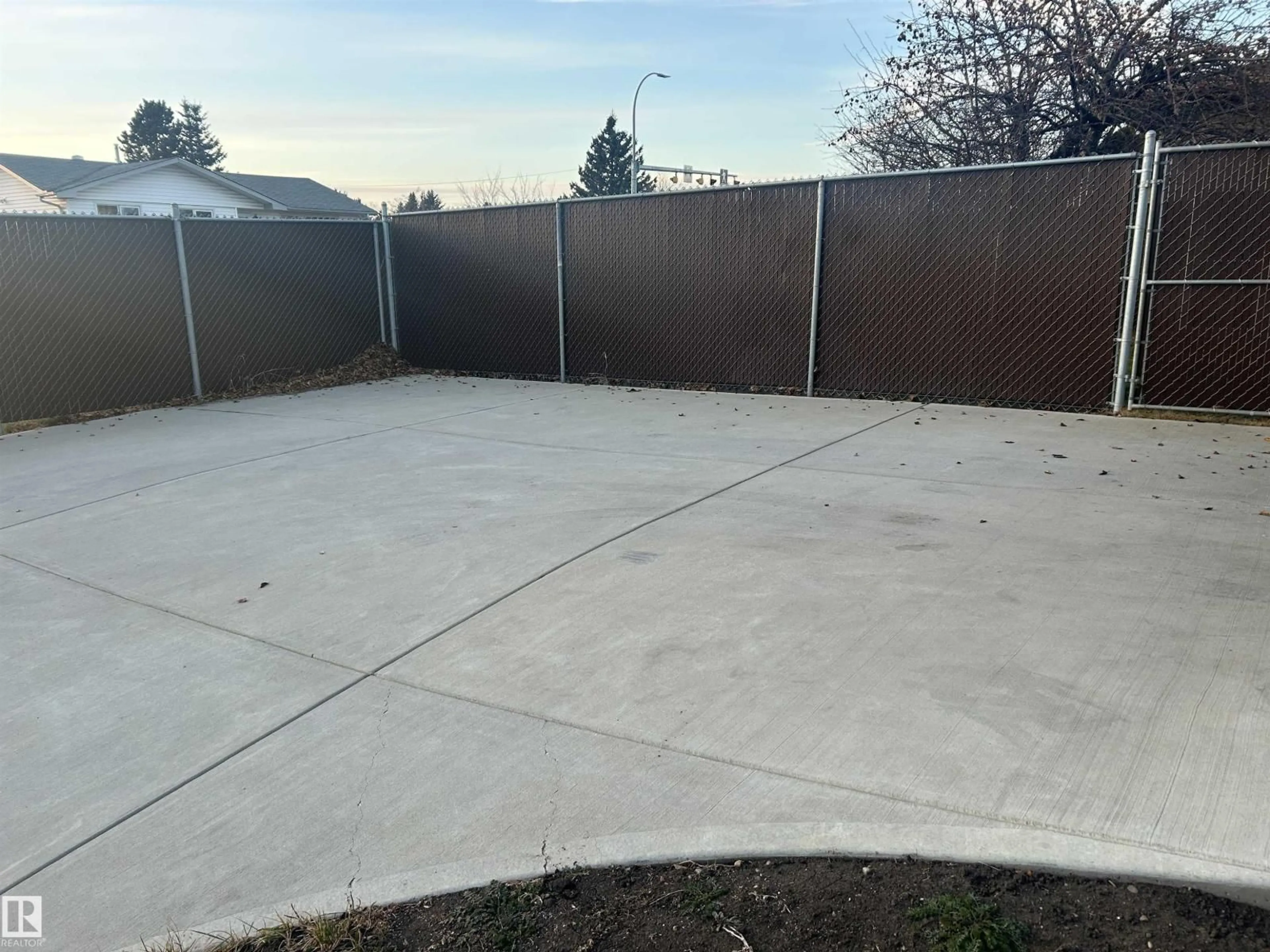 Patio, street for 14911 77 ST, Edmonton Alberta T5C1E9