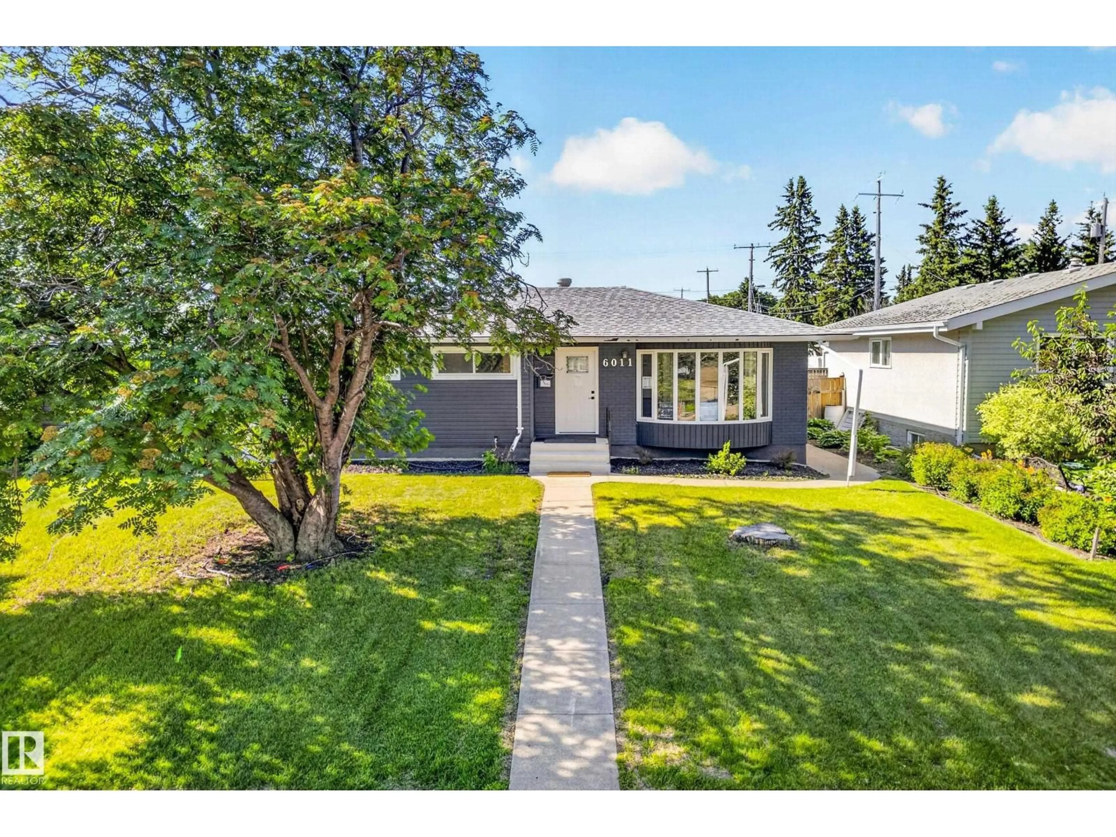 A pic from outside/outdoor area/front of a property/back of a property/a pic from drone, street for 6011 93A AV, Edmonton Alberta T6B0X1