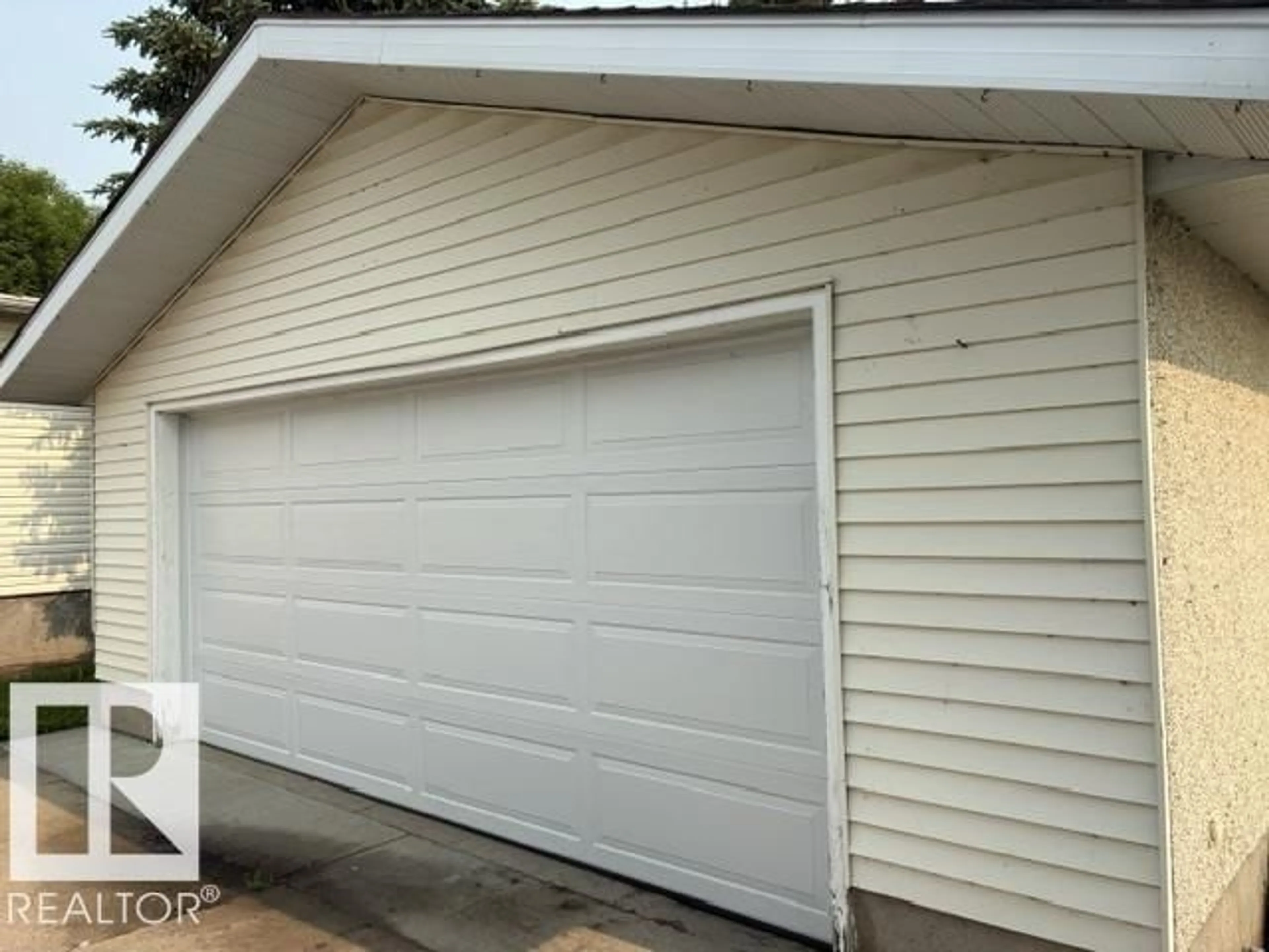 Indoor garage for 5320 50 AVE, Holden Alberta T0B2C0