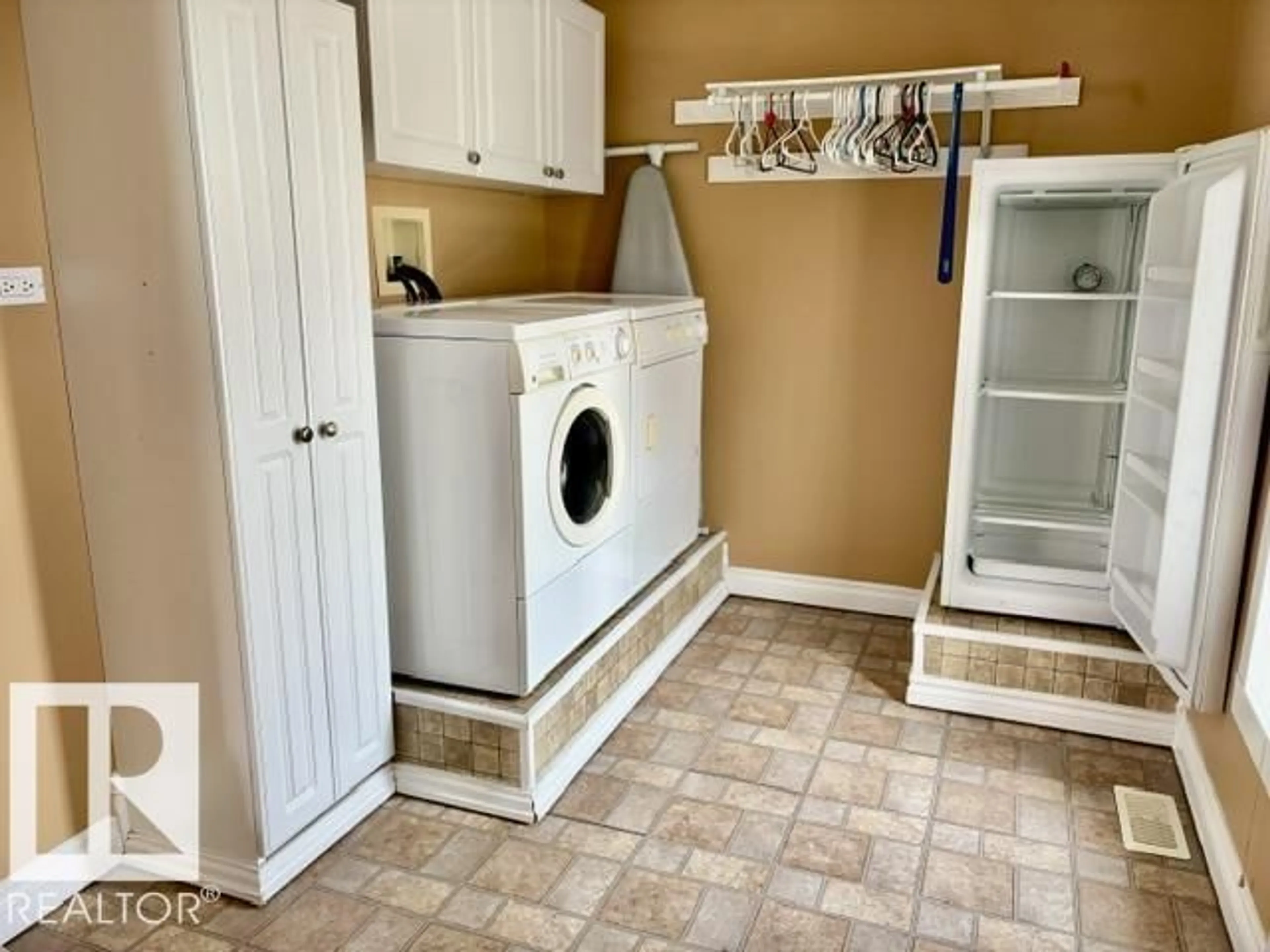 Laundry room for 5320 50 AVE, Holden Alberta T0B2C0