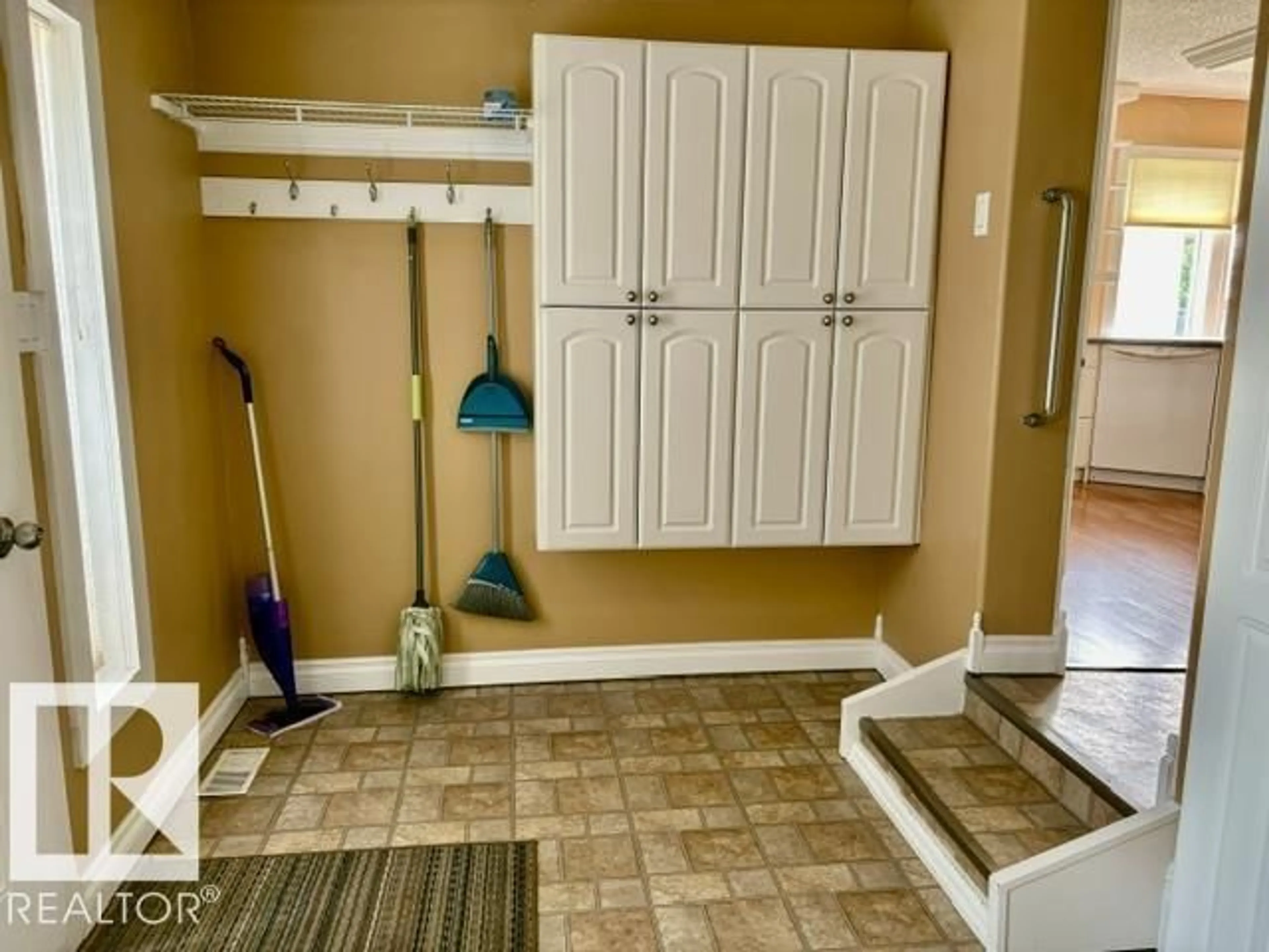 Laundry room for 5320 50 AVE, Holden Alberta T0B2C0