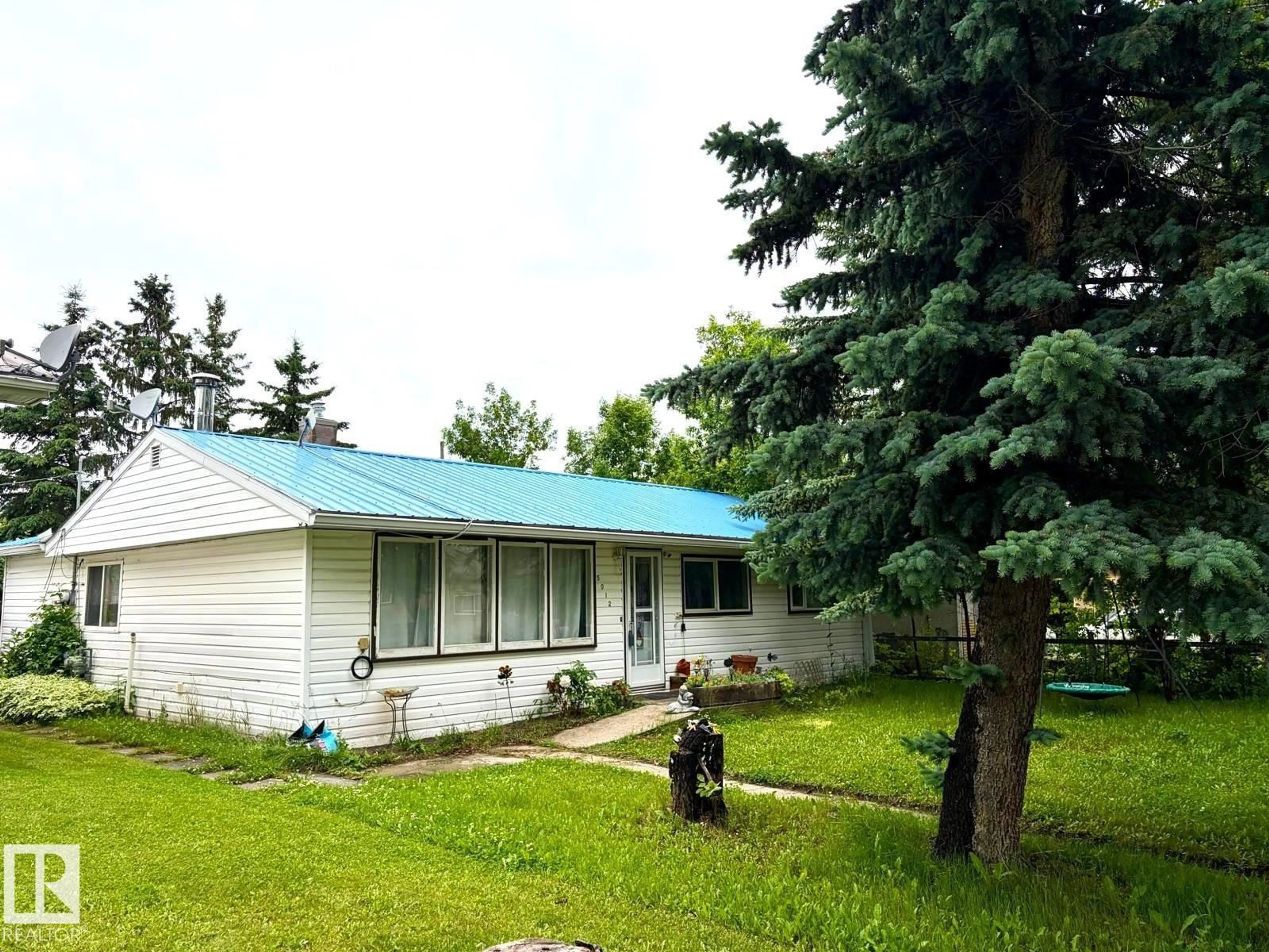 A pic from outside/outdoor area/front of a property/back of a property/a pic from drone, unknown for 5012 48 STREET, Warburg Alberta T0C2T0