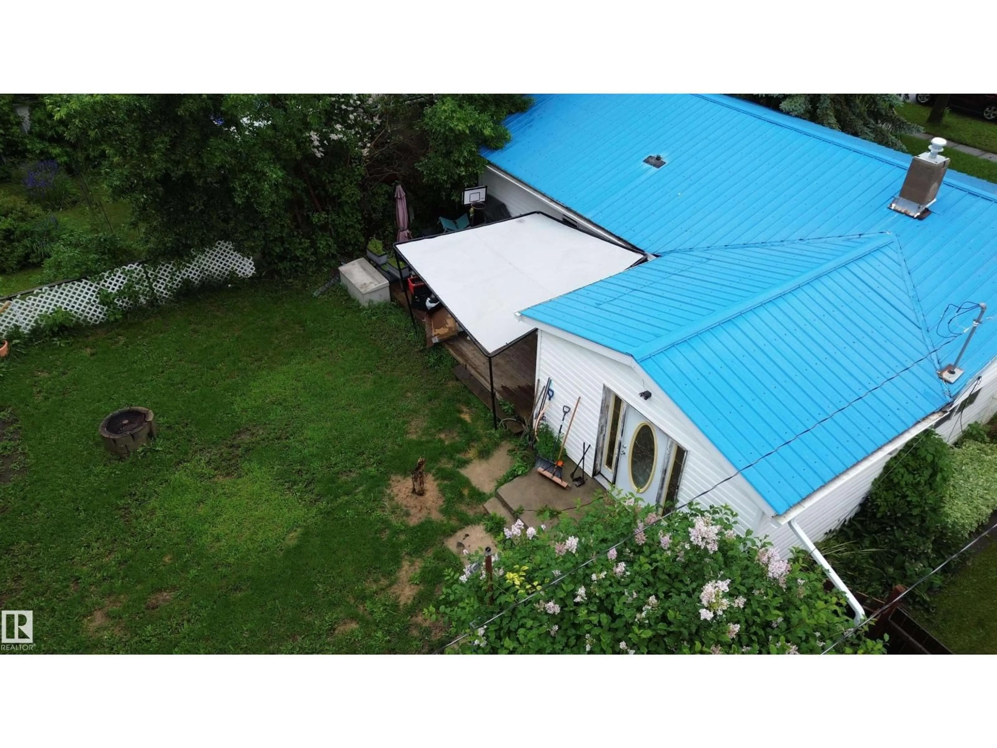 A pic from outside/outdoor area/front of a property/back of a property/a pic from drone, unknown for 5012 48 STREET, Warburg Alberta T0C2T0