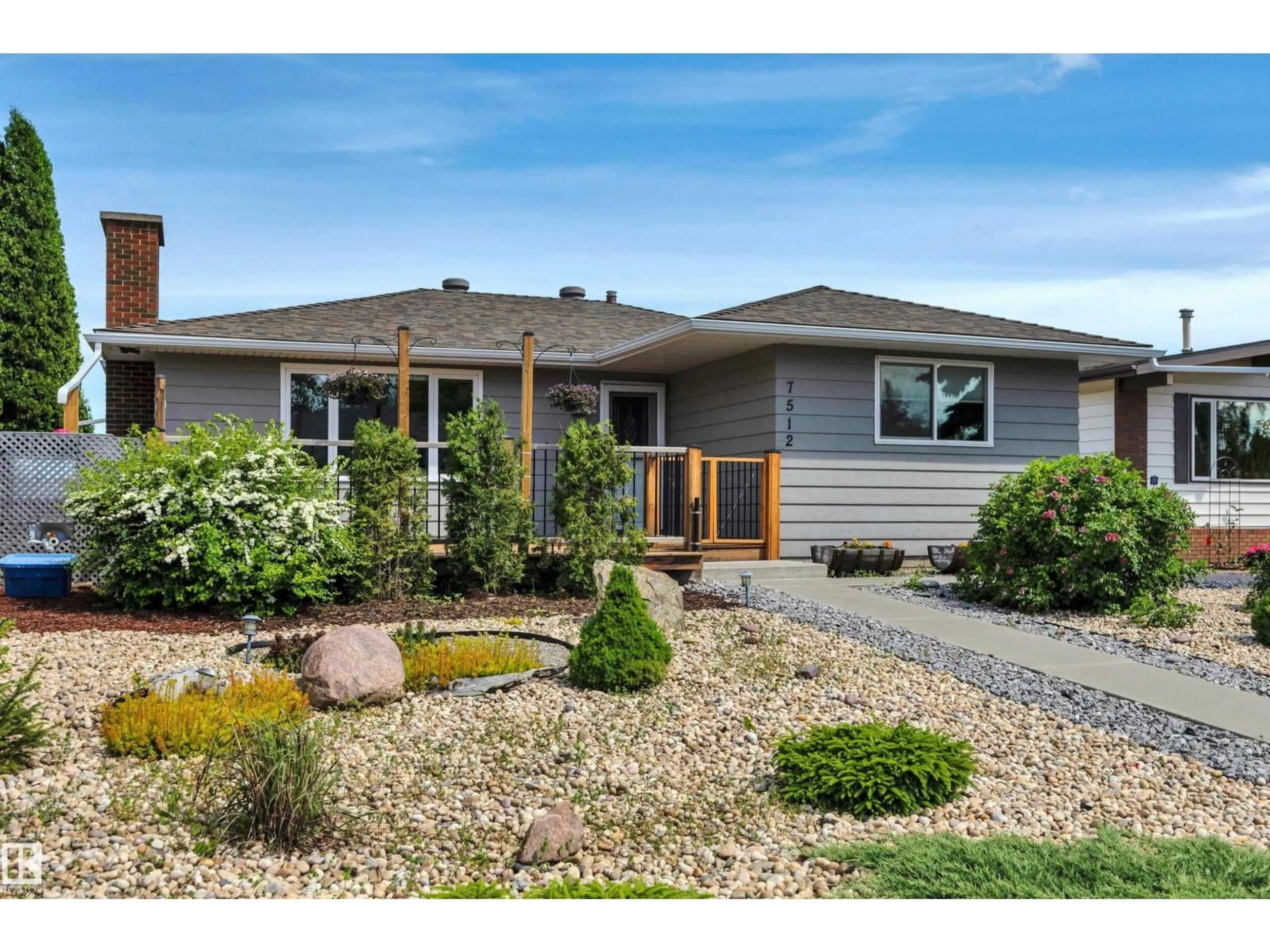 Home with vinyl exterior material, street for 7512 152A AV, Edmonton Alberta T5C2Z7