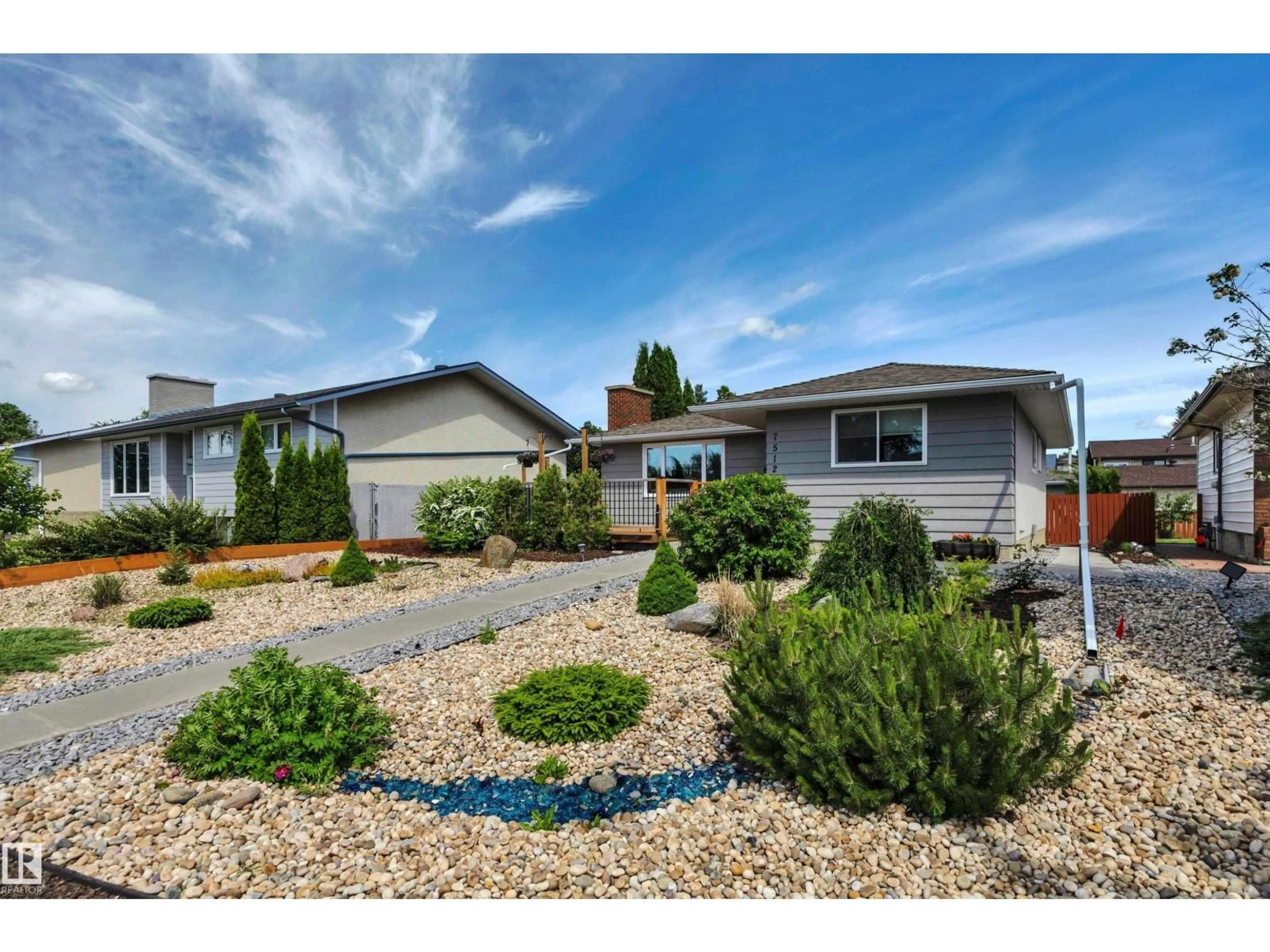 Home with vinyl exterior material, street for 7512 152A AV, Edmonton Alberta T5C2Z7