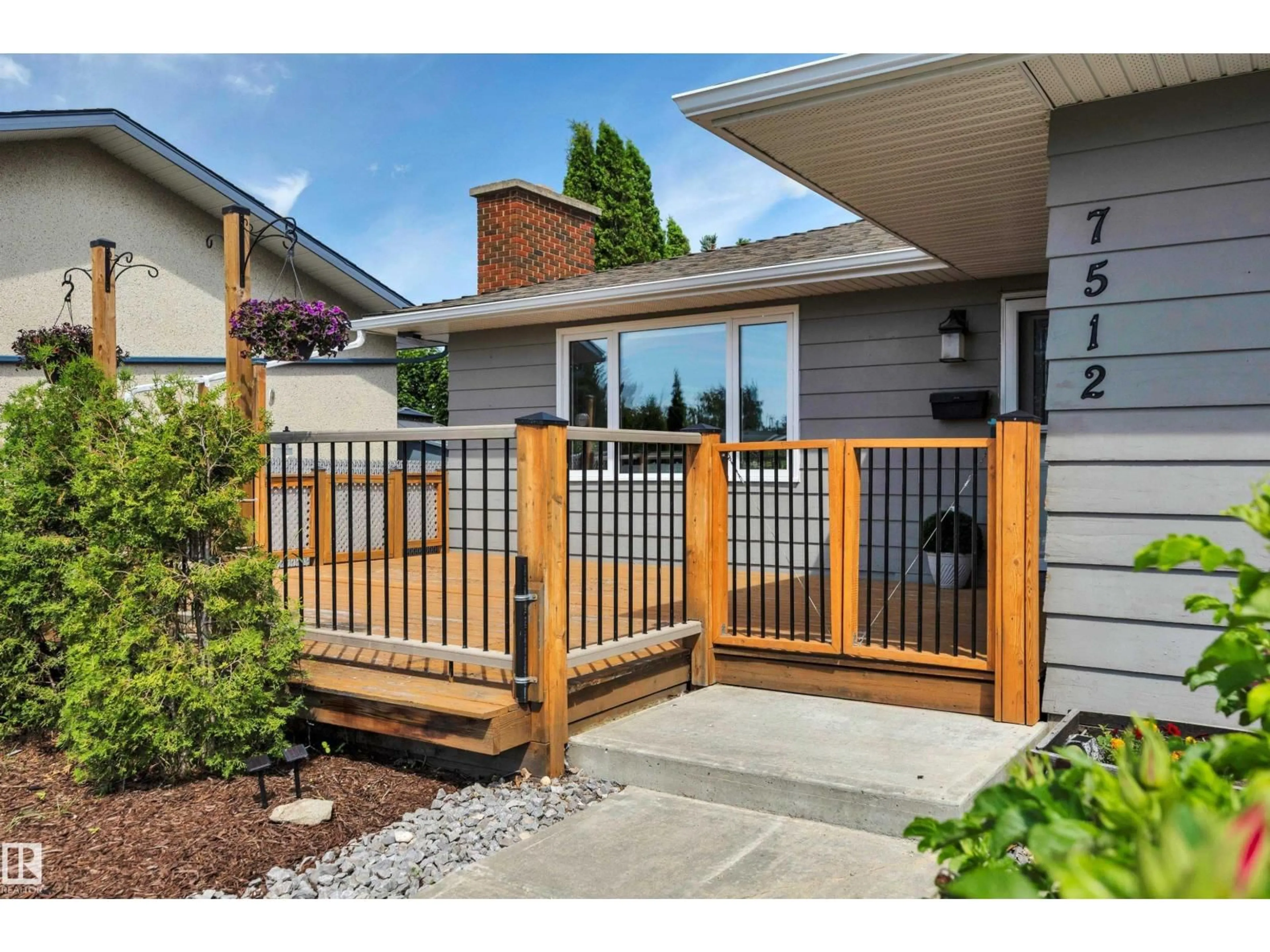 Home with vinyl exterior material, street for 7512 152A AV, Edmonton Alberta T5C2Z7