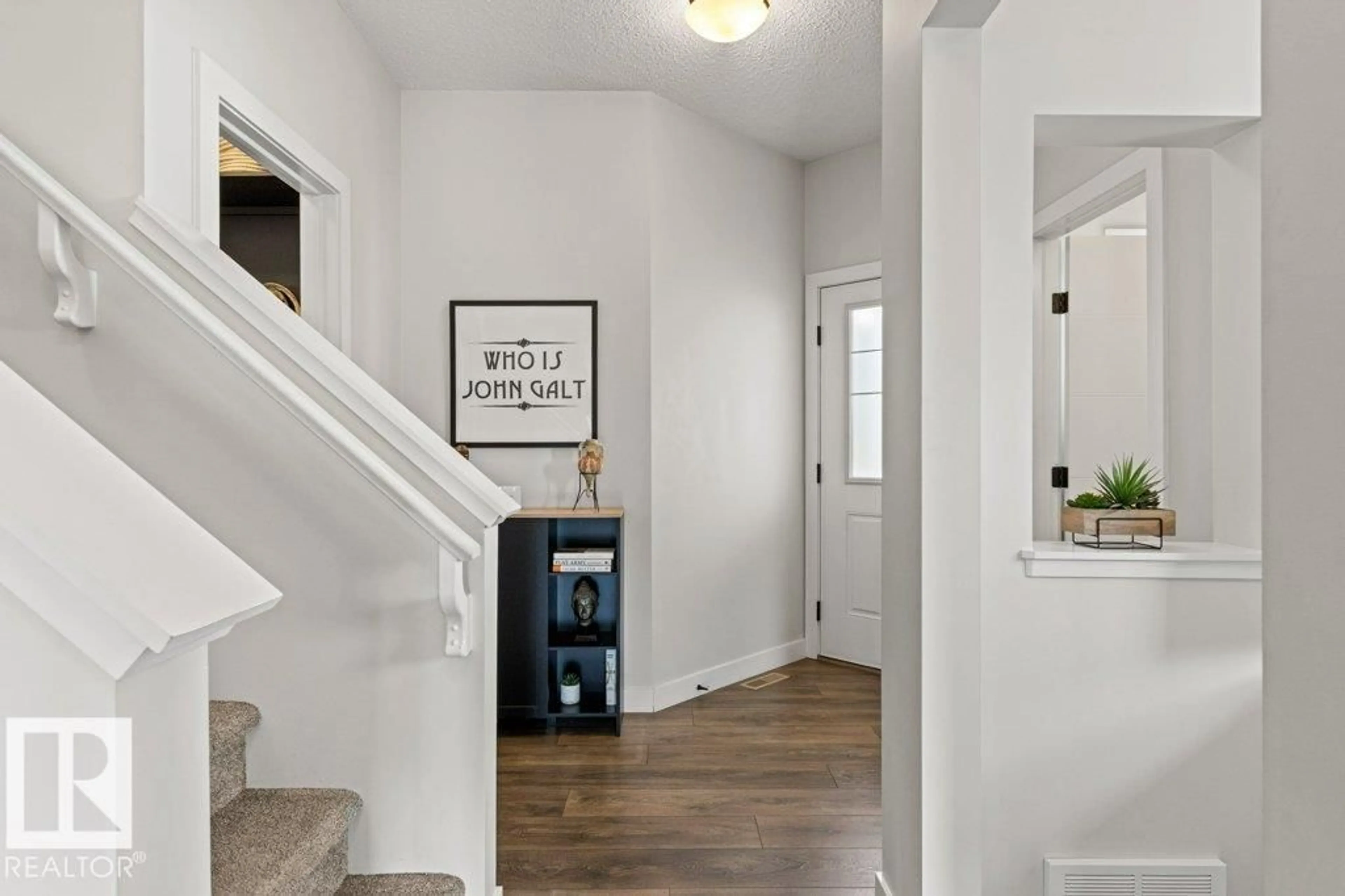 Indoor entryway for 8023 EVANS CR, Edmonton Alberta T6M0T7