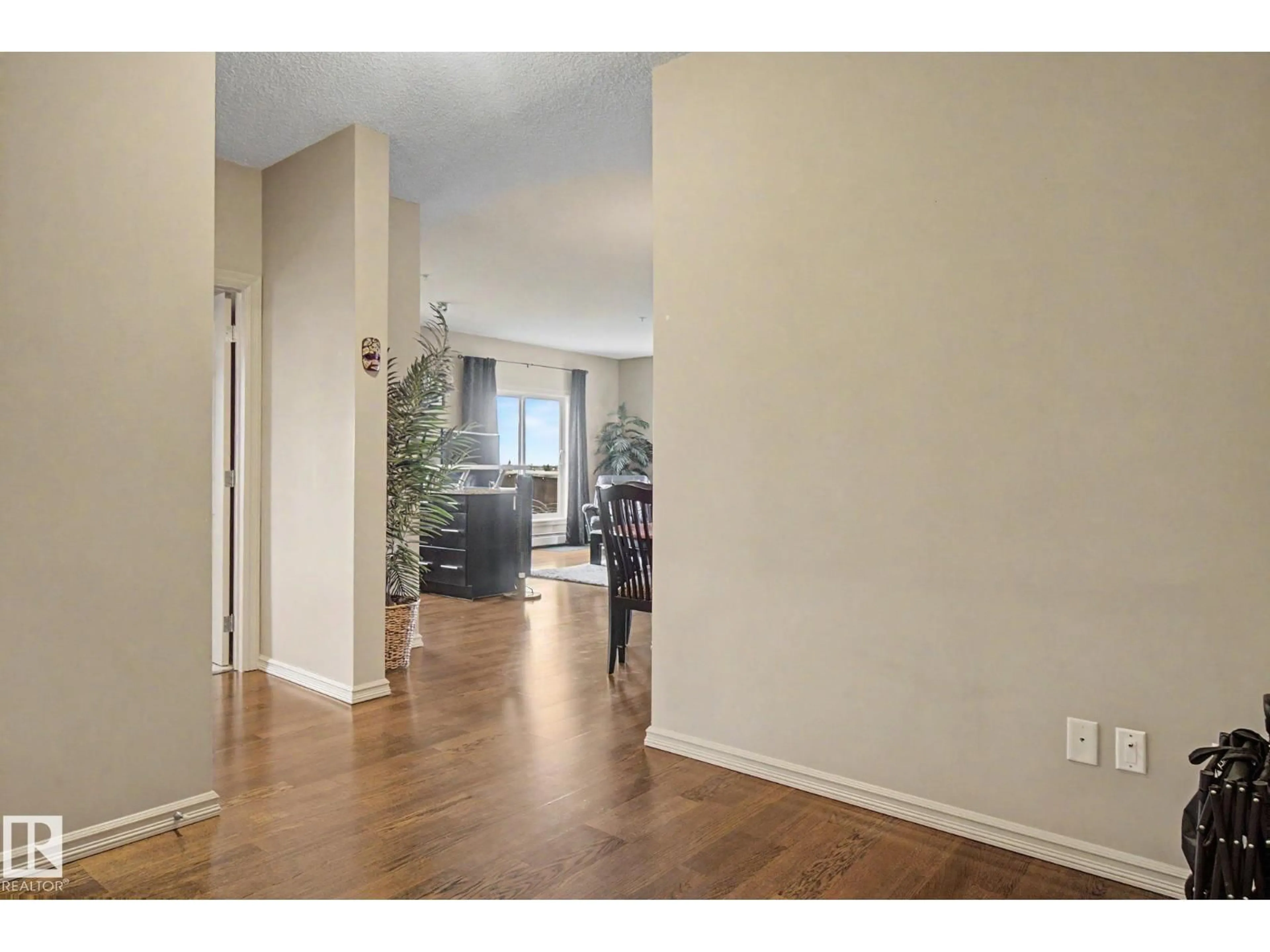 Indoor entryway for 263 MACEWAN RD, Edmonton Alberta T6W0C4