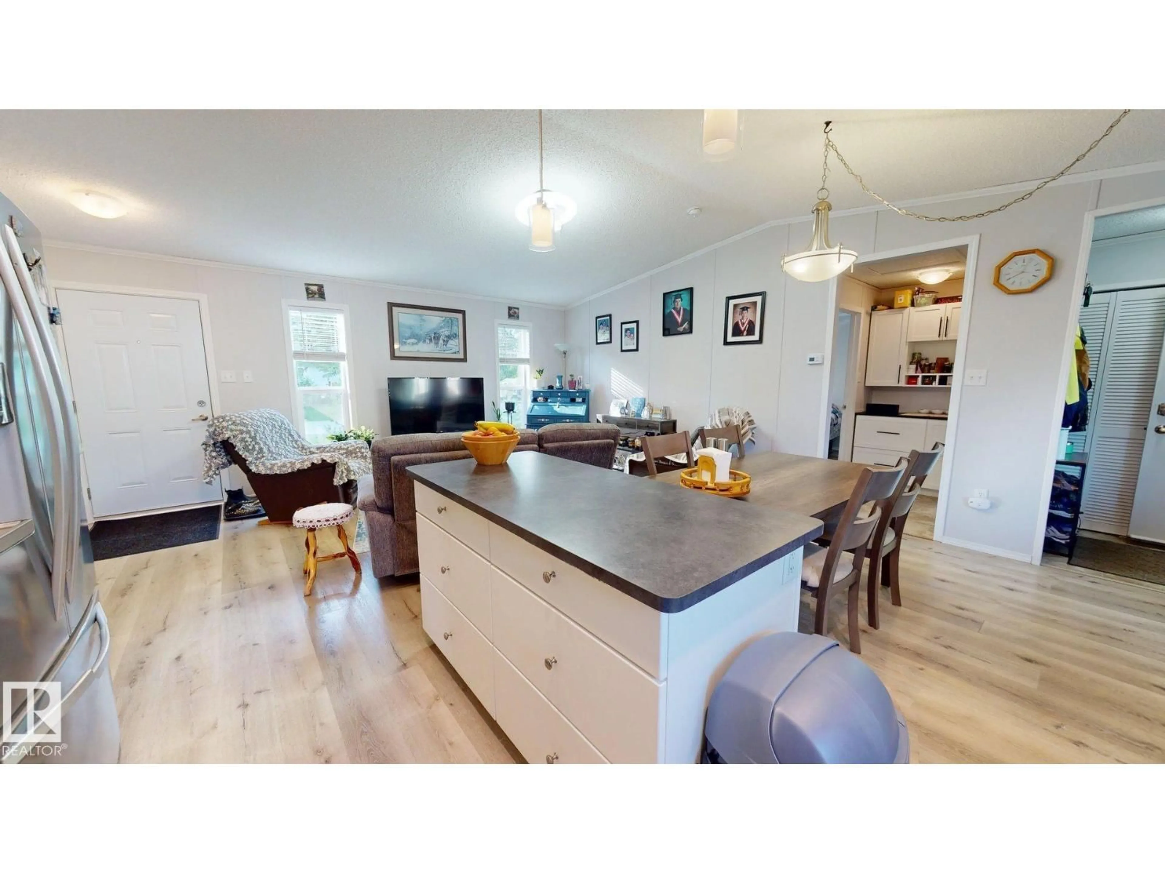 Open concept kitchen, unknown for 4707 52A ST, Rural Lac Ste. Anne County Alberta T0E0A0