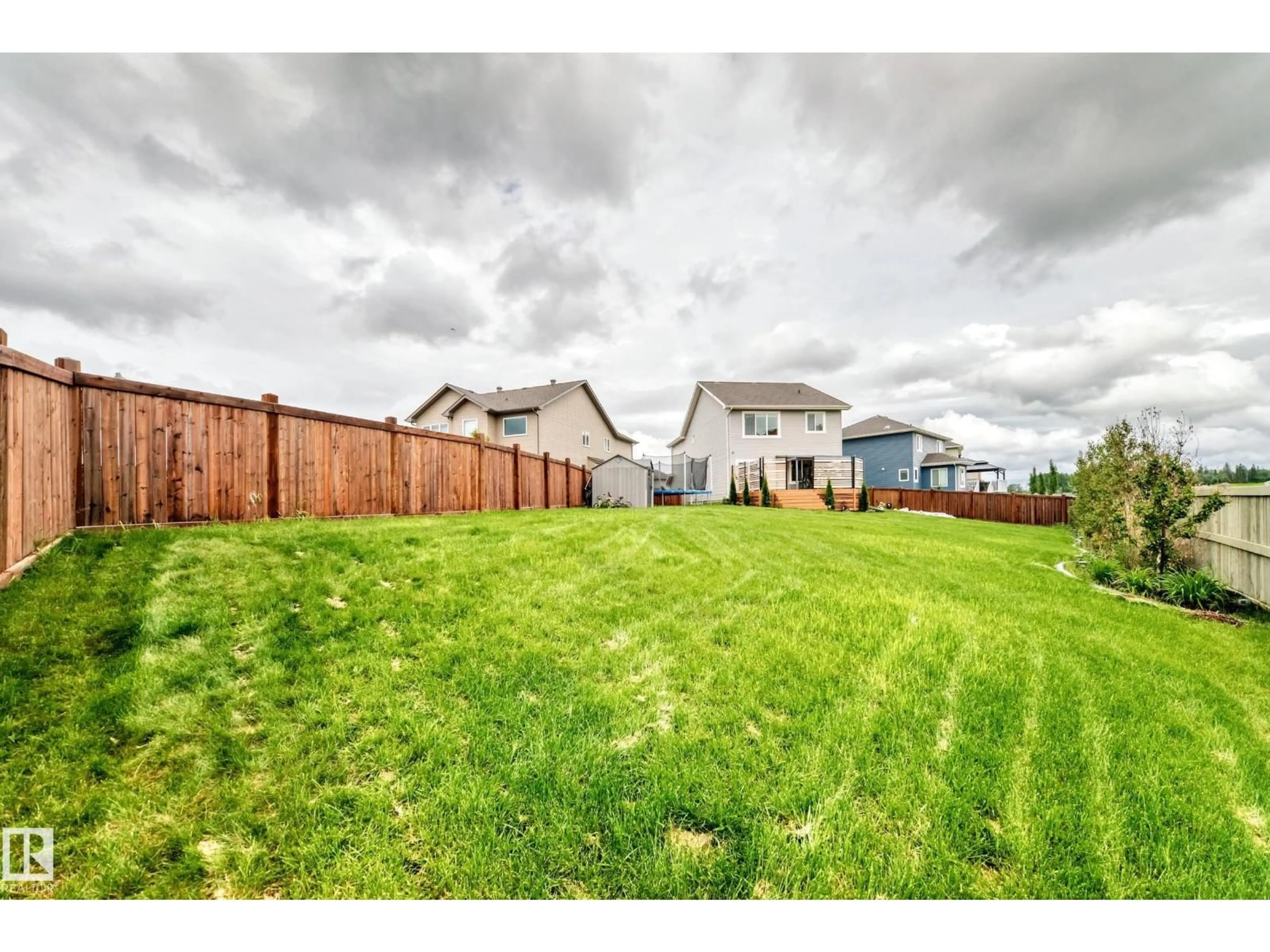 A pic from outside/outdoor area/front of a property/back of a property/a pic from drone, unknown for 1239 24 AV, Edmonton Alberta T6T2E4