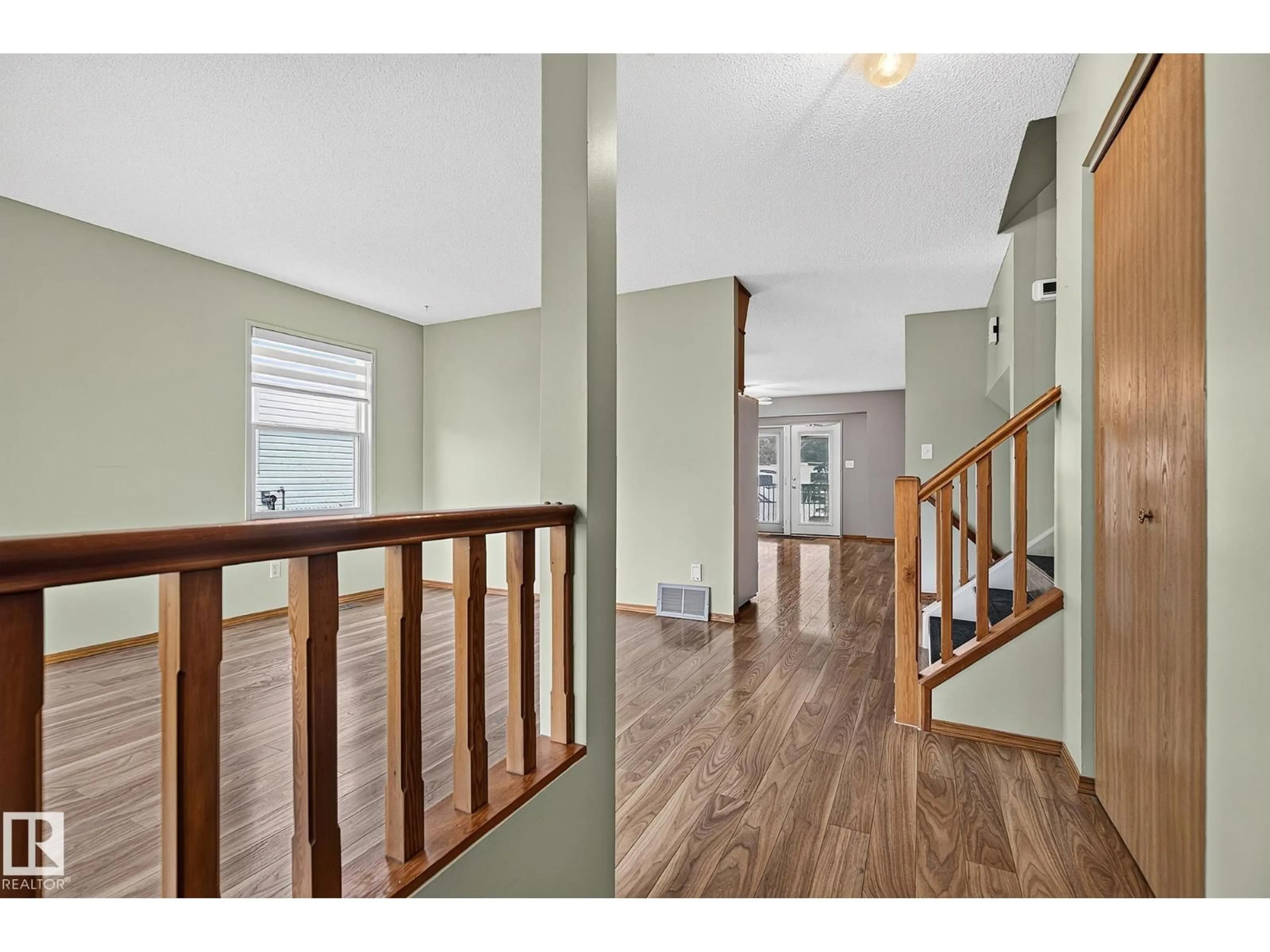 Indoor entryway for NW - 12443 55 ST, Edmonton Alberta T5W5E7