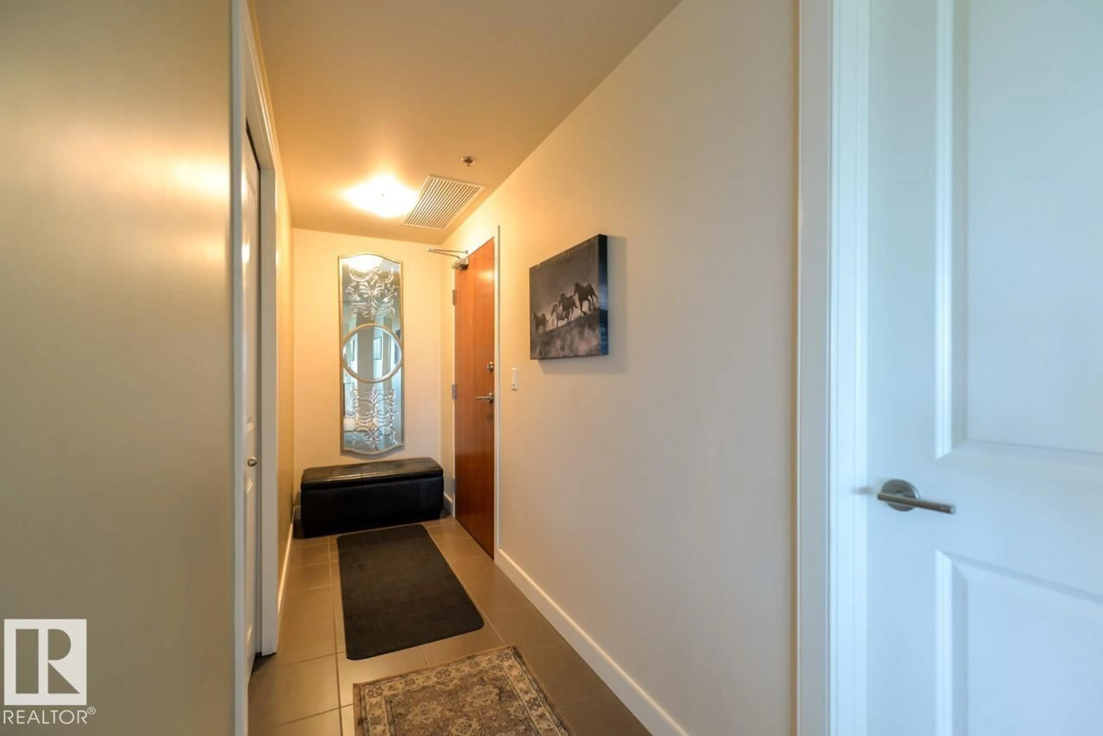 Indoor entryway for #302 - 9316 82 AV, Edmonton Alberta T6C0Z6