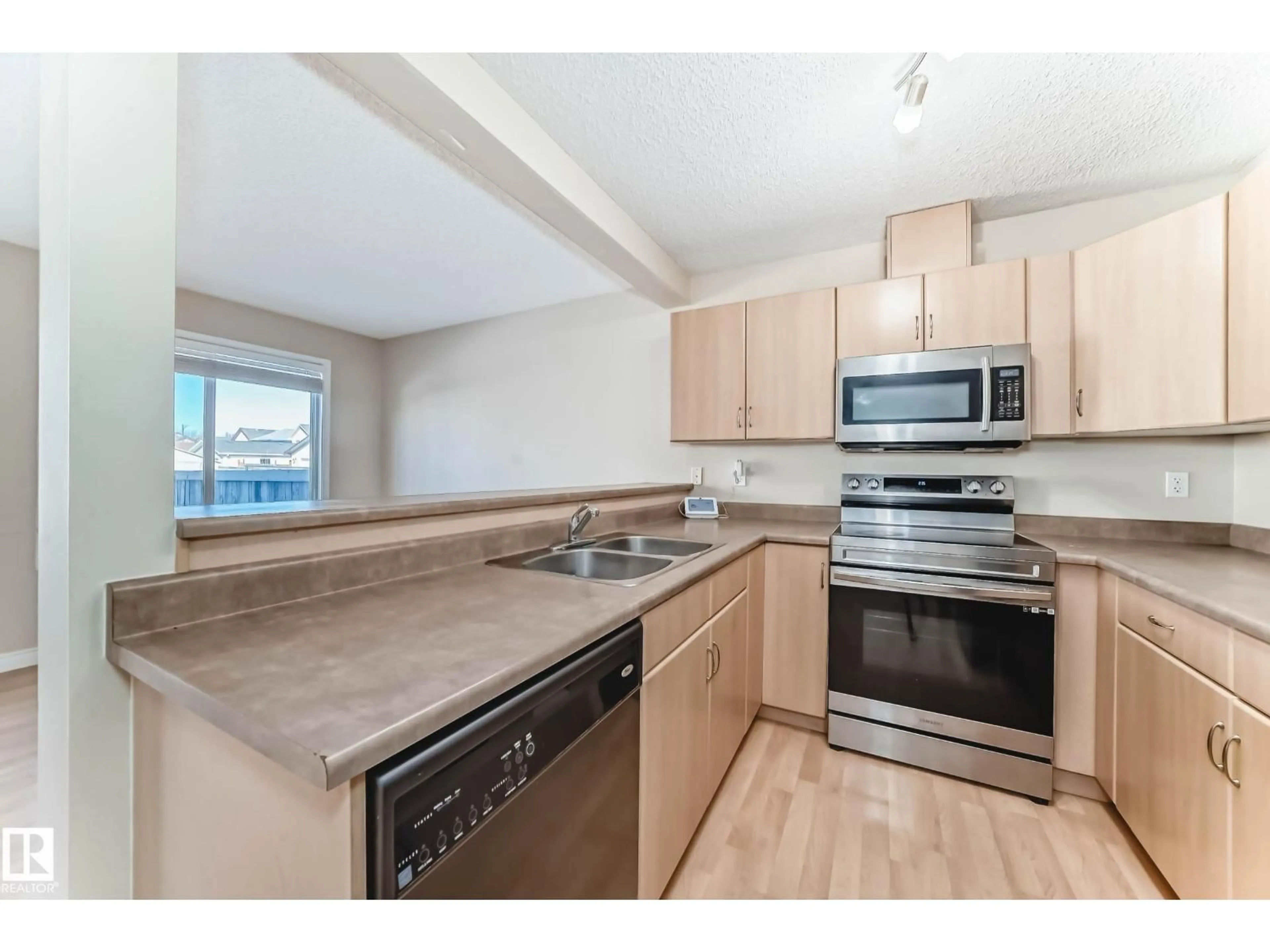 Standard kitchen, unknown for 5922 164 AV, Edmonton Alberta T5Y0B3