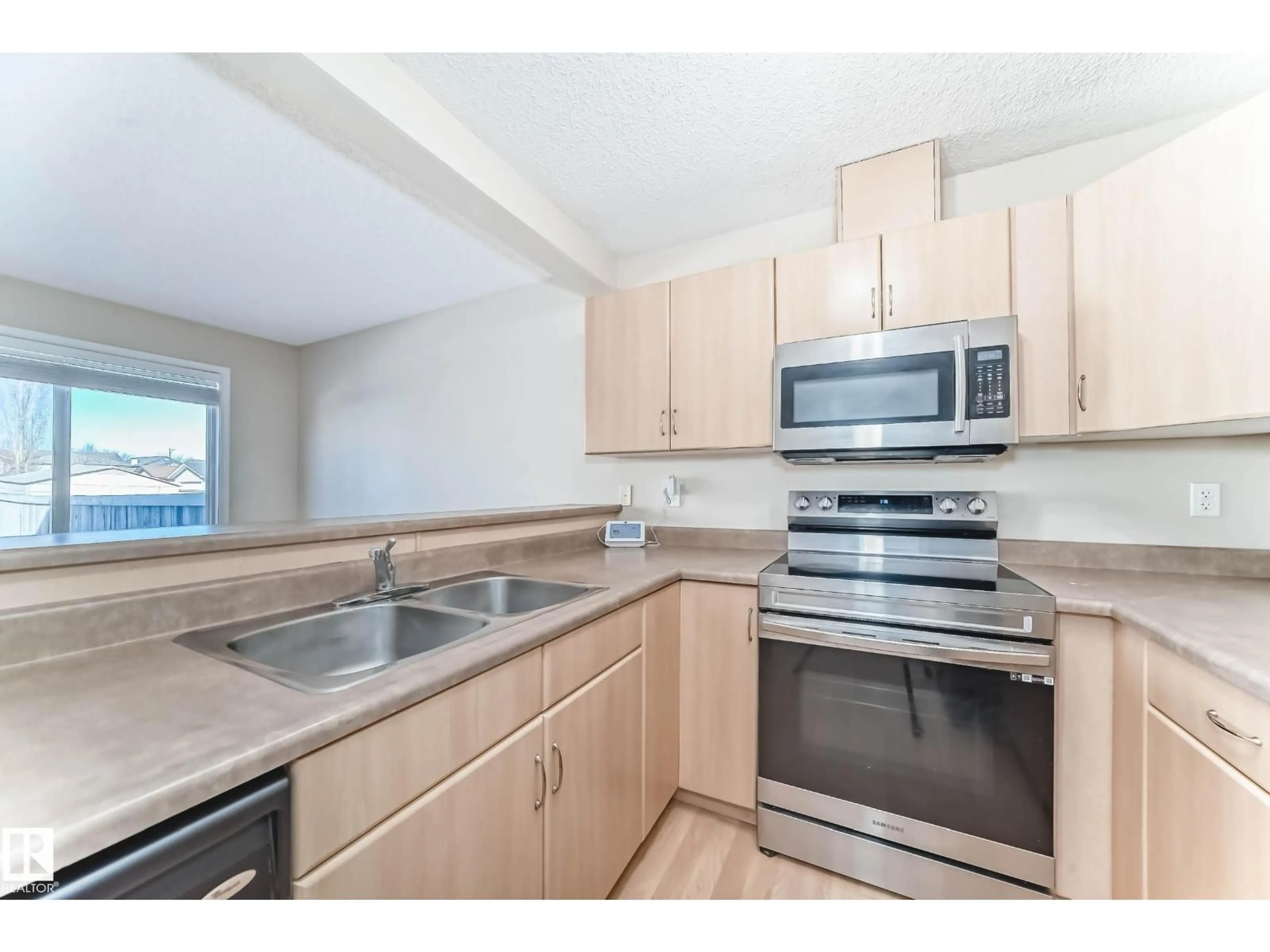 Standard kitchen, unknown for 5922 164 AV, Edmonton Alberta T5Y0B3