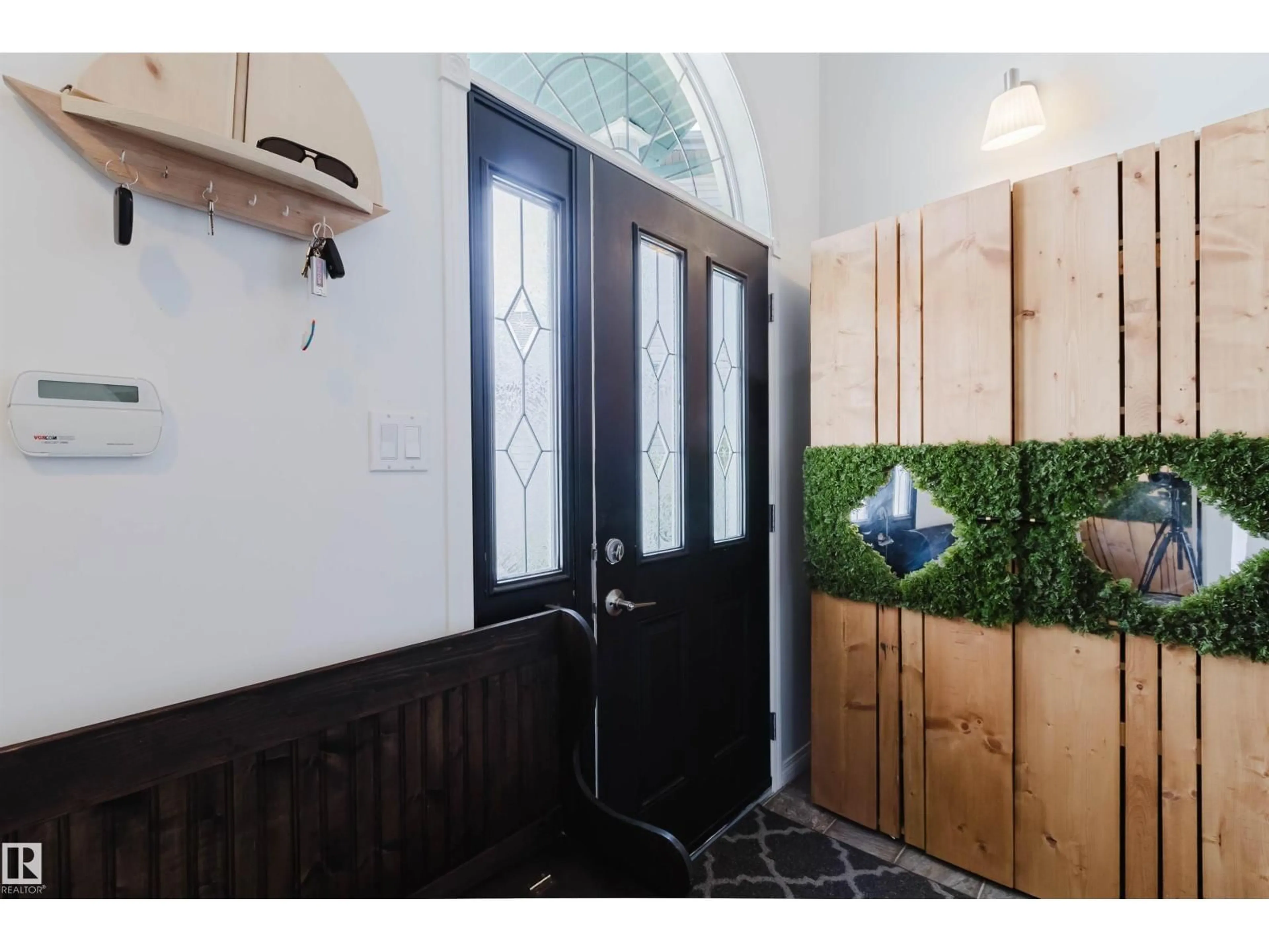 Indoor entryway for SW SW - 1743 MELROSE CR, Edmonton Alberta T6W0A3