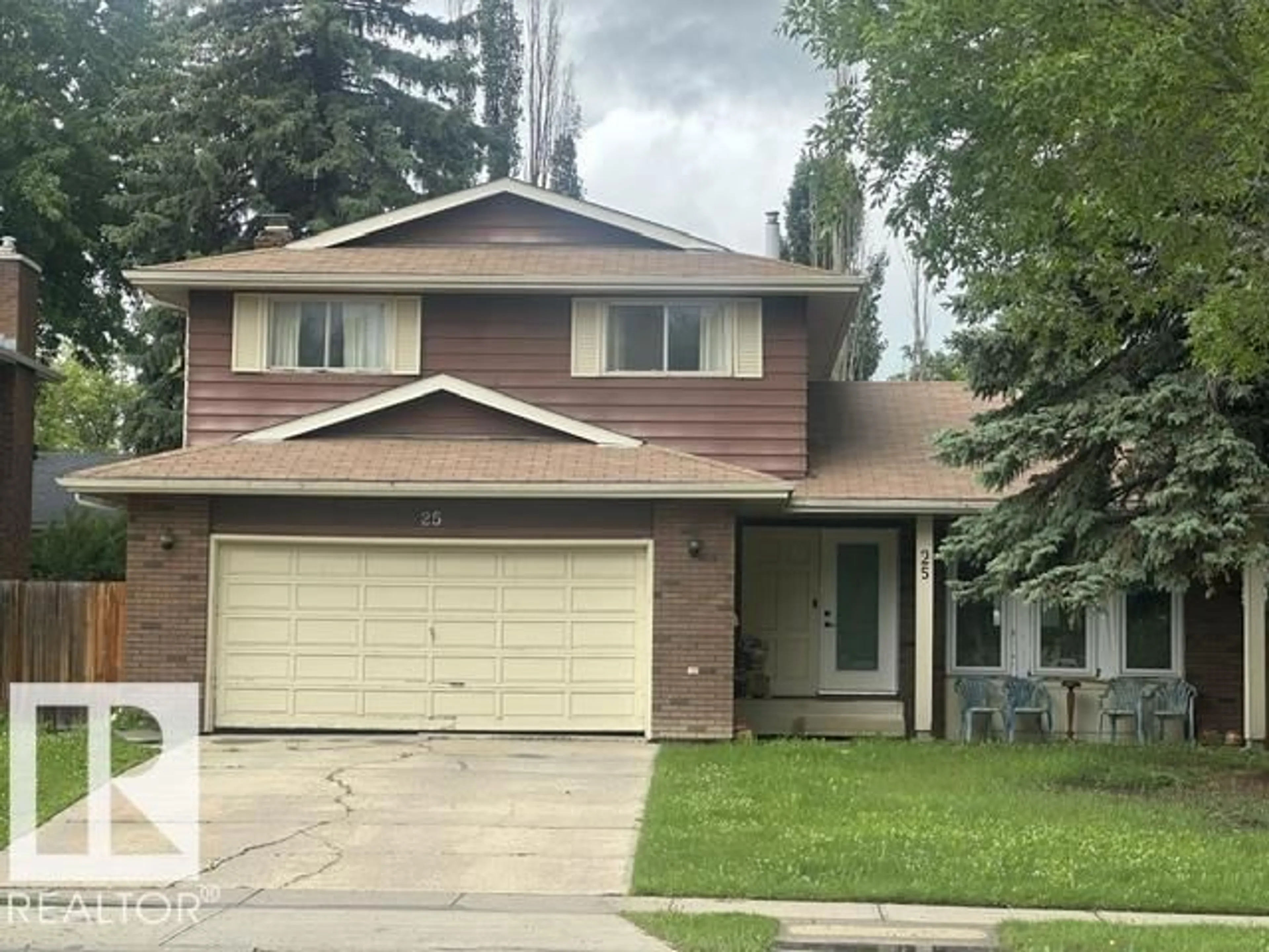 Home with vinyl exterior material, street for 25 WESTWOOD DR, St. Albert Alberta T8N3E3