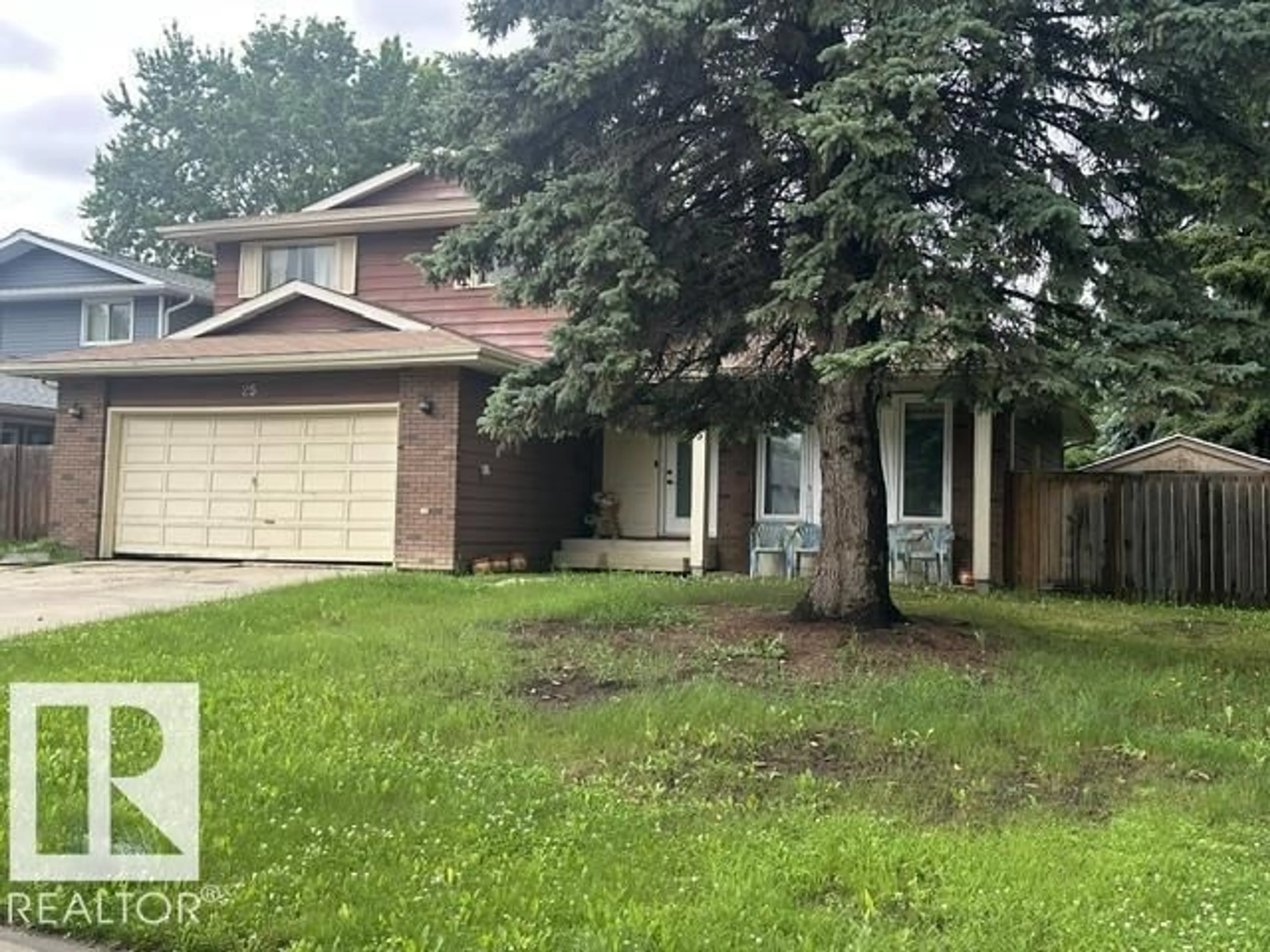 Home with vinyl exterior material, street for 25 WESTWOOD DR, St. Albert Alberta T8N3E3