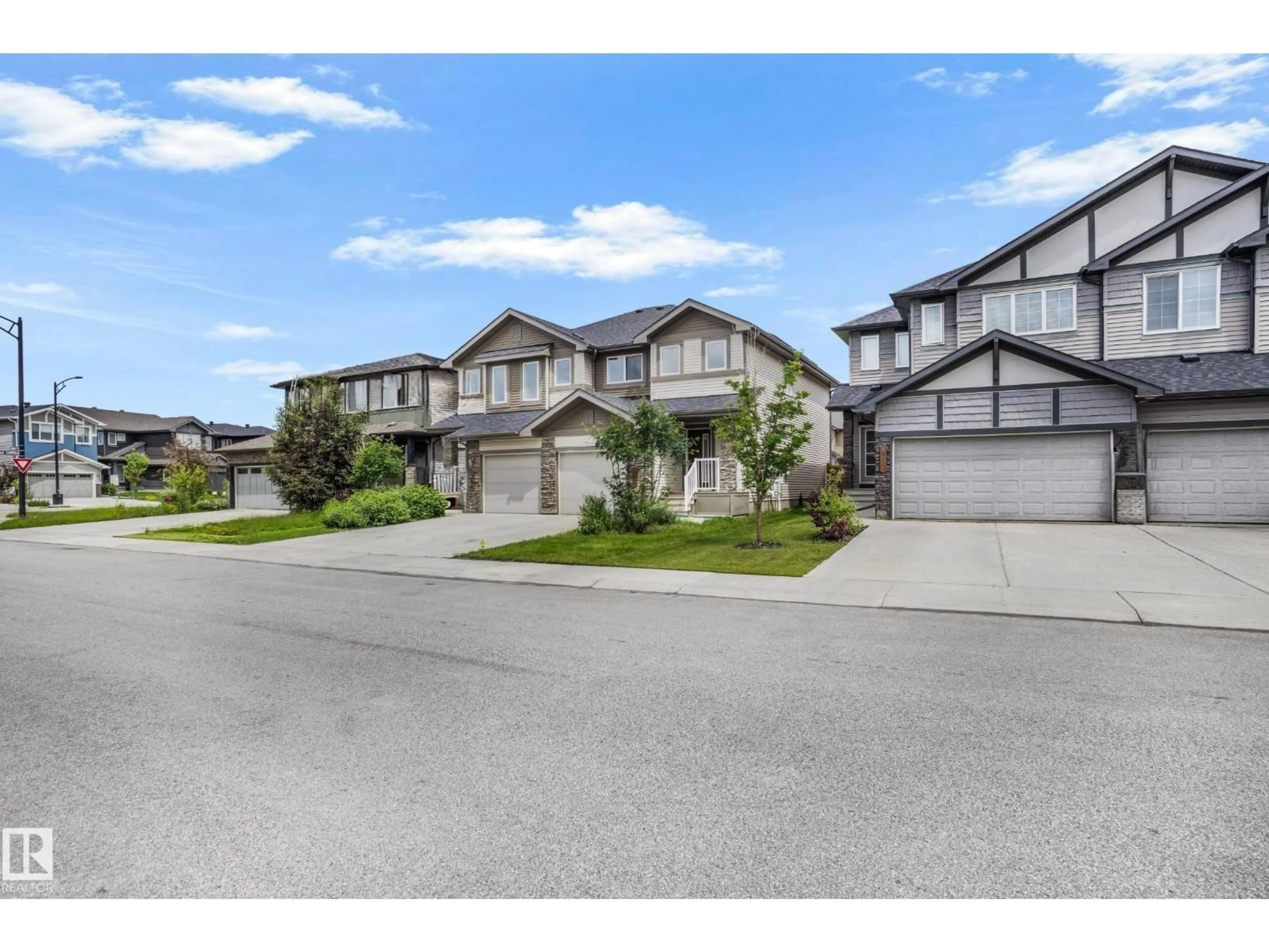 A pic from outside/outdoor area/front of a property/back of a property/a pic from drone, street for 809 CAVANAGH HE, Edmonton Alberta T6W3Y1