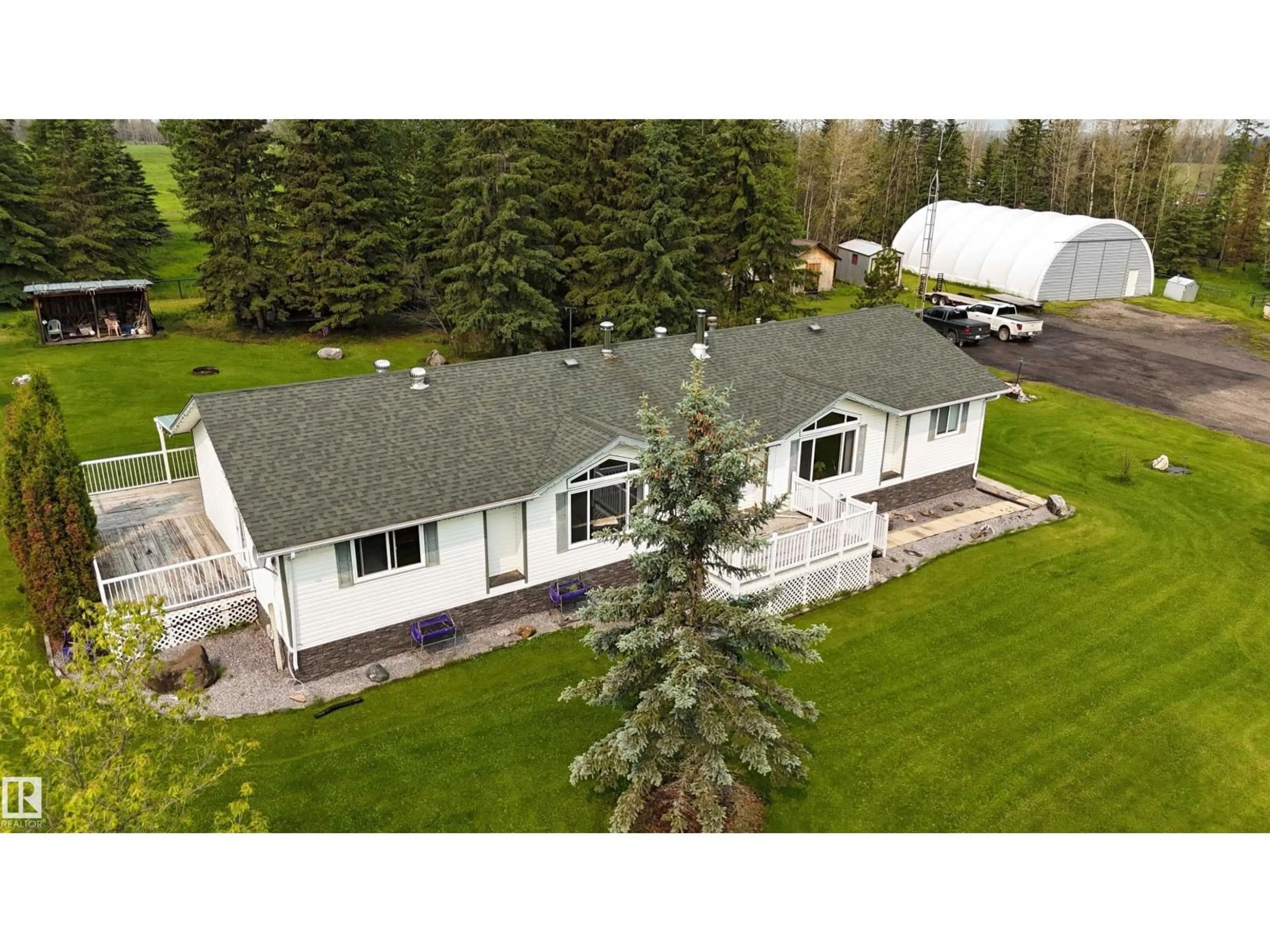 A pic from outside/outdoor area/front of a property/back of a property/a pic from drone, unknown for 461038 RR 71, Rural Wetaskiwin County Alberta T0C0A0