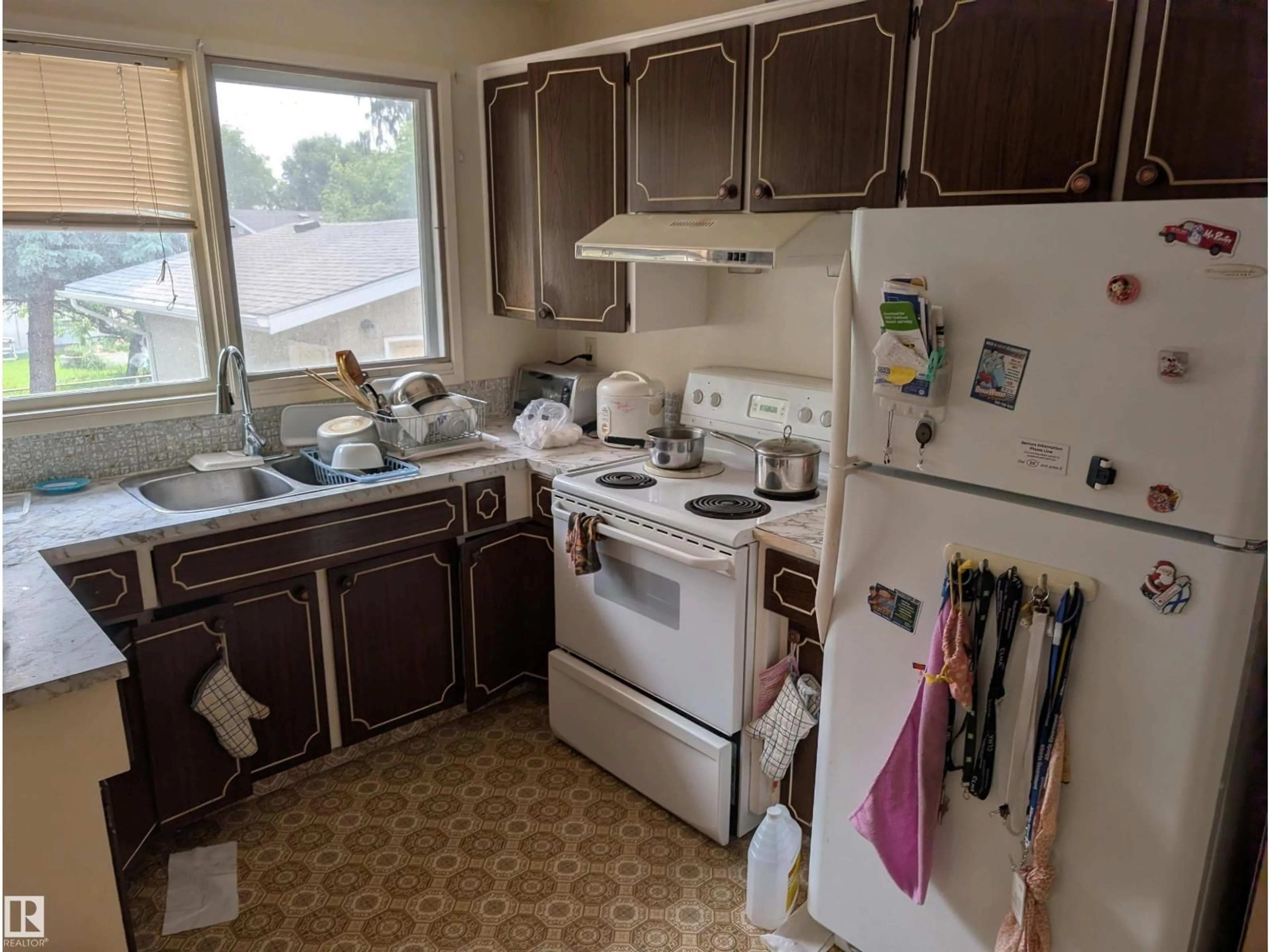Standard kitchen, unknown for 6415 147 AV, Edmonton Alberta T5A1T6
