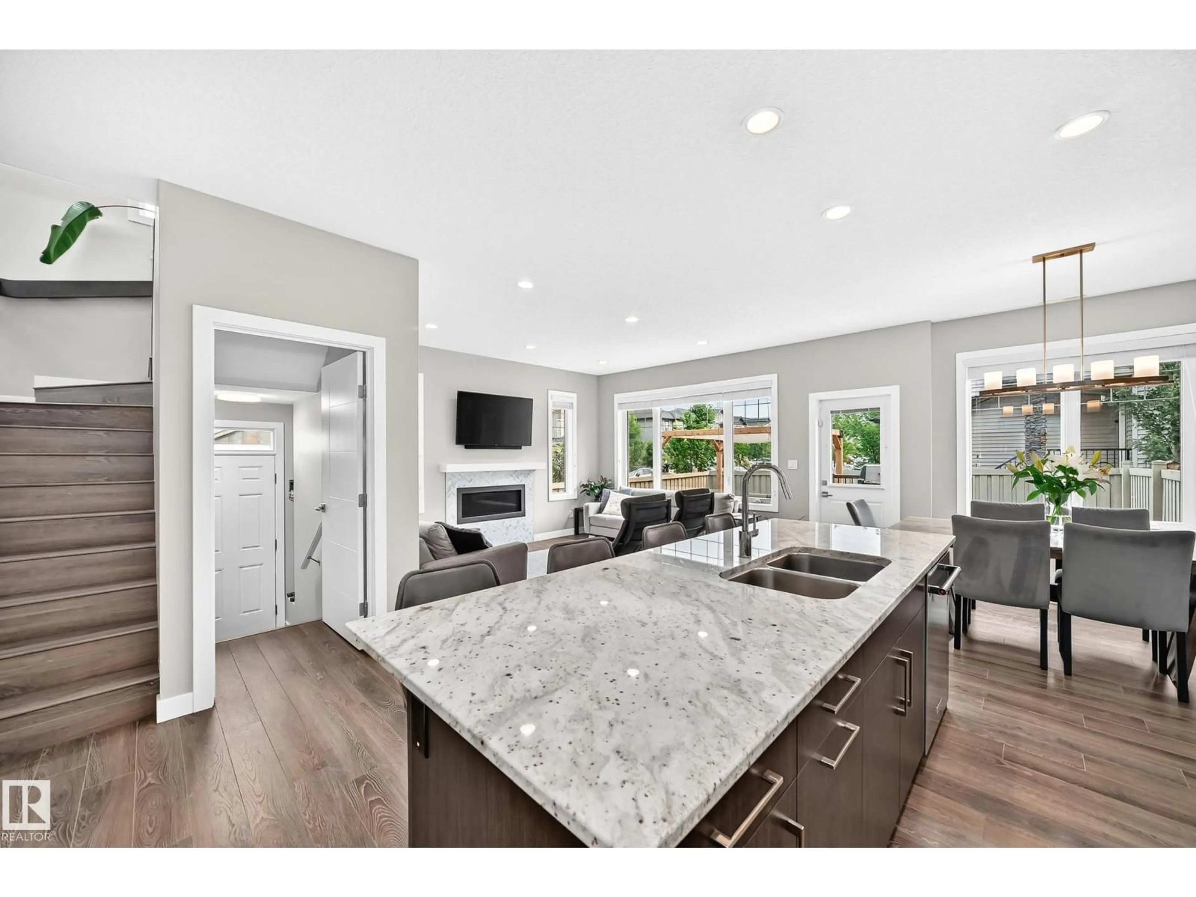 Open concept kitchen, ceramic/tile floor for 8548 CUSHING PL, Edmonton Alberta T6W3L2