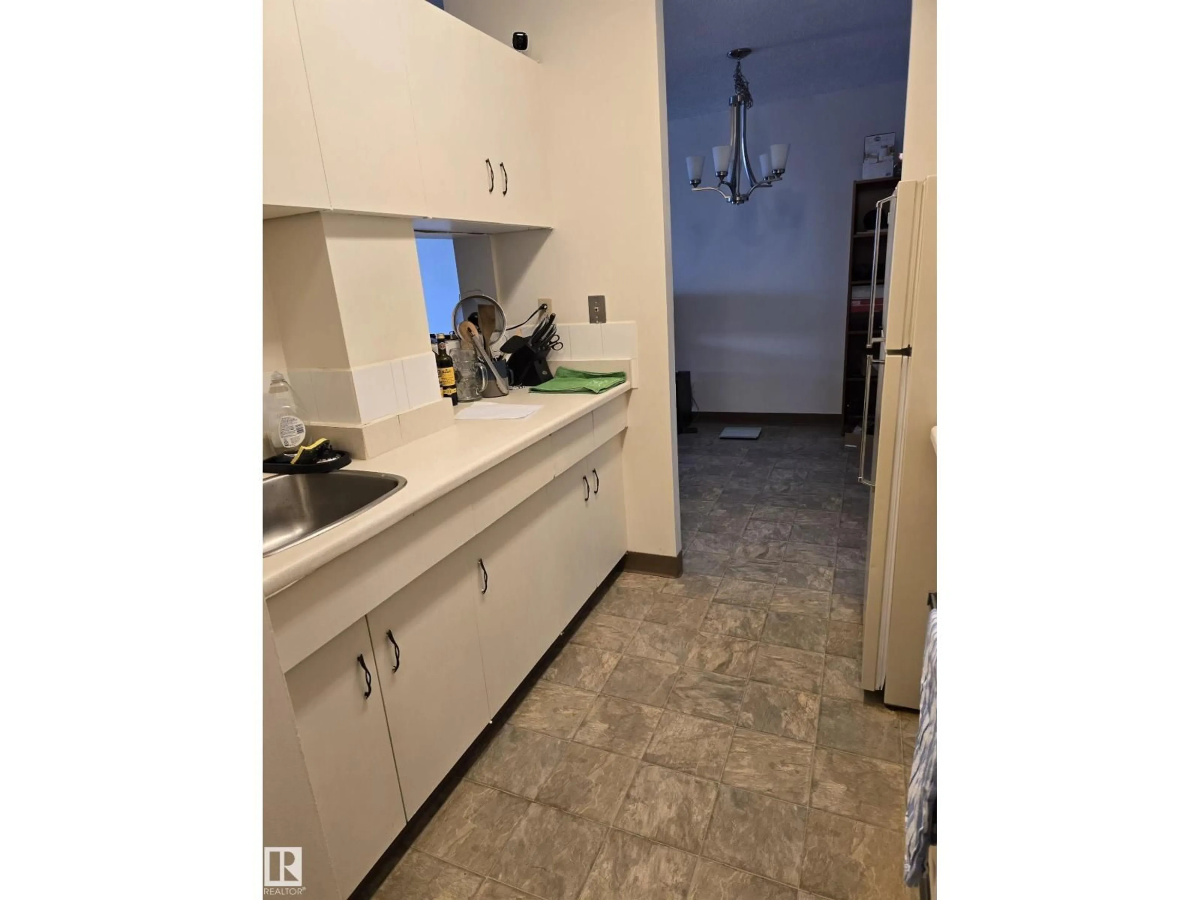 Standard kitchen, ceramic/tile floor for 10160 - 1208 116 ST, Edmonton Alberta T5K1V9